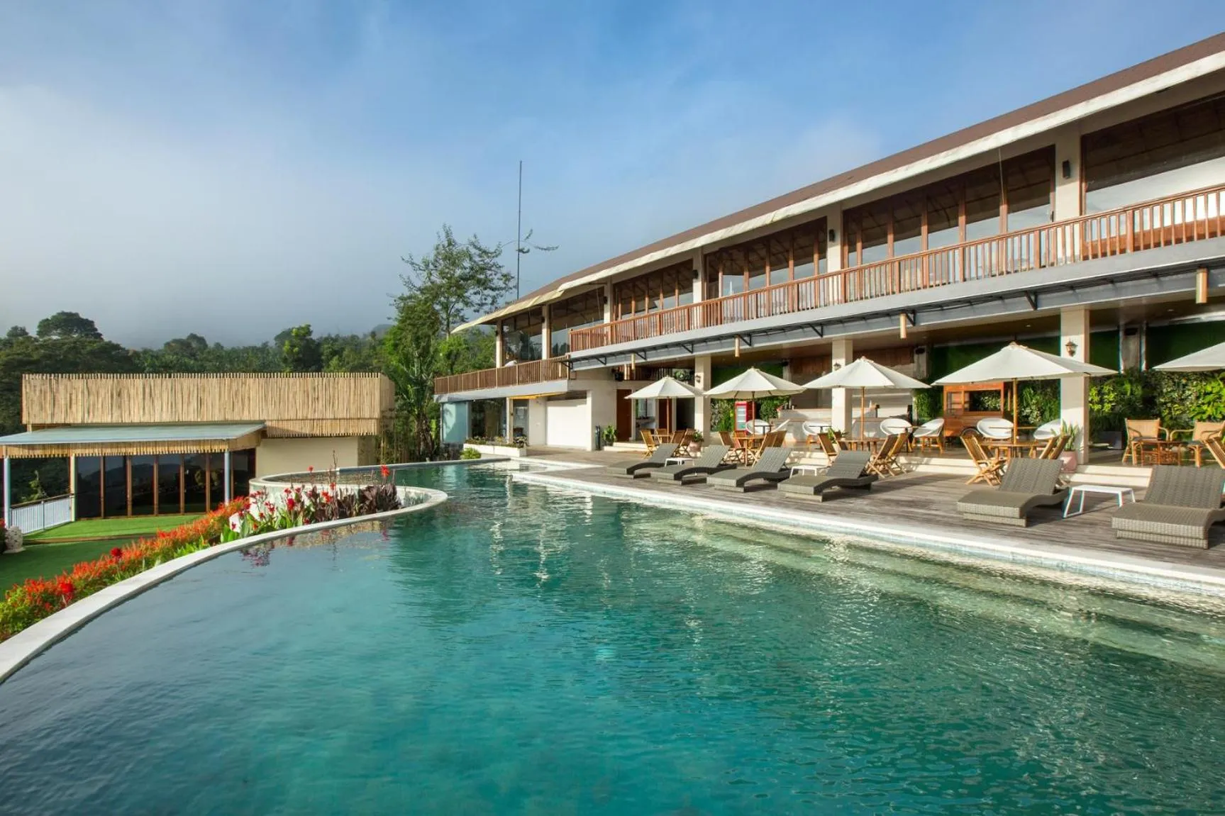 Swimming pool in Giriwood Hotel & Villa