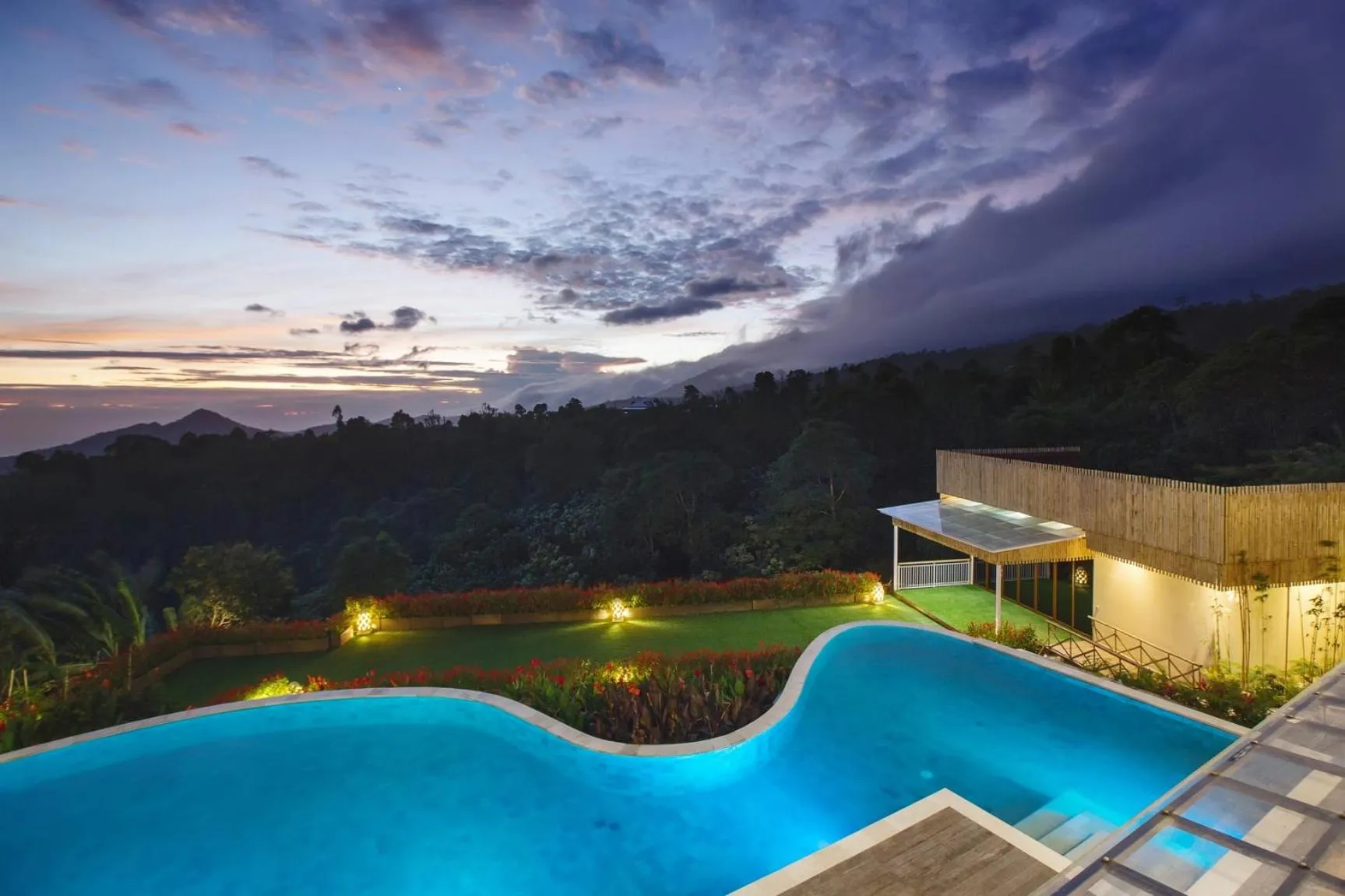 Swimming pool in Giriwood Hotel & Villa