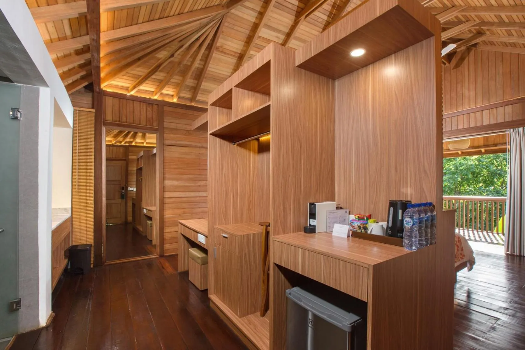 Coffee/tea facilities in Giriwood Hotel & Villa