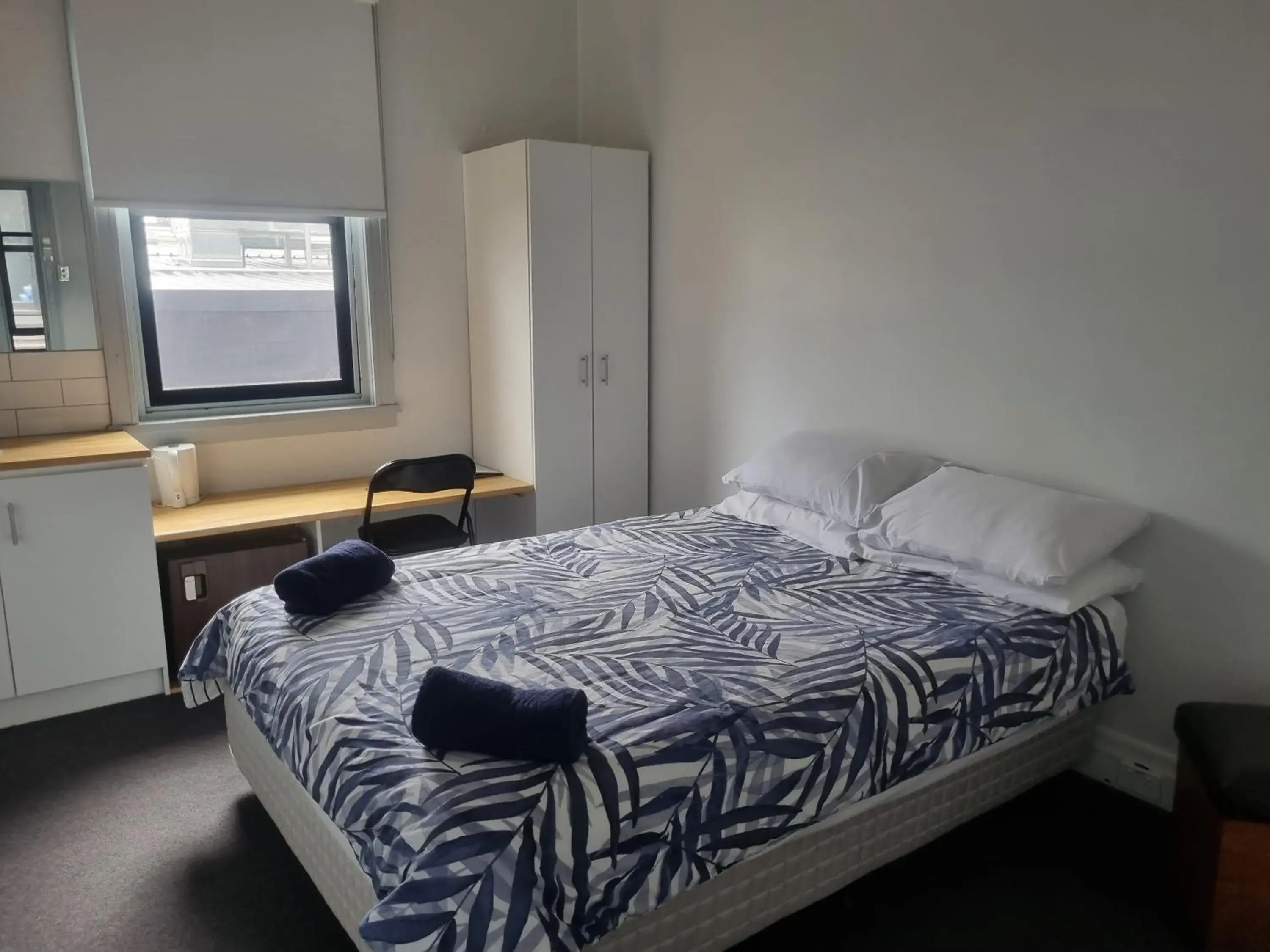 Queen Room with Shared Bathroom - single occupancy in Broadway Hotel Queen Room with Shared Bathroom - single occupancy in Broadway Hotel