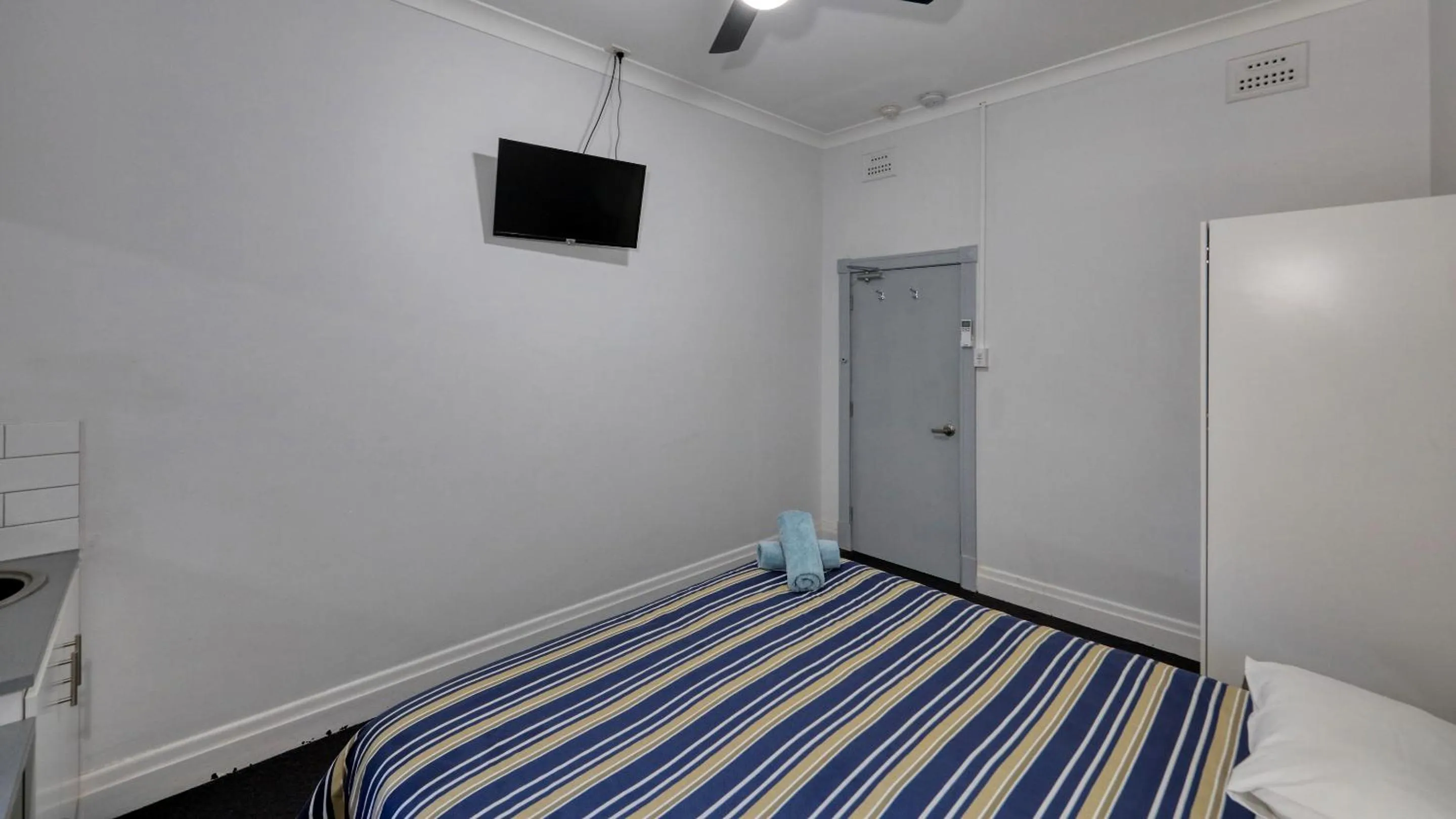 Bed in Broadway Hotel