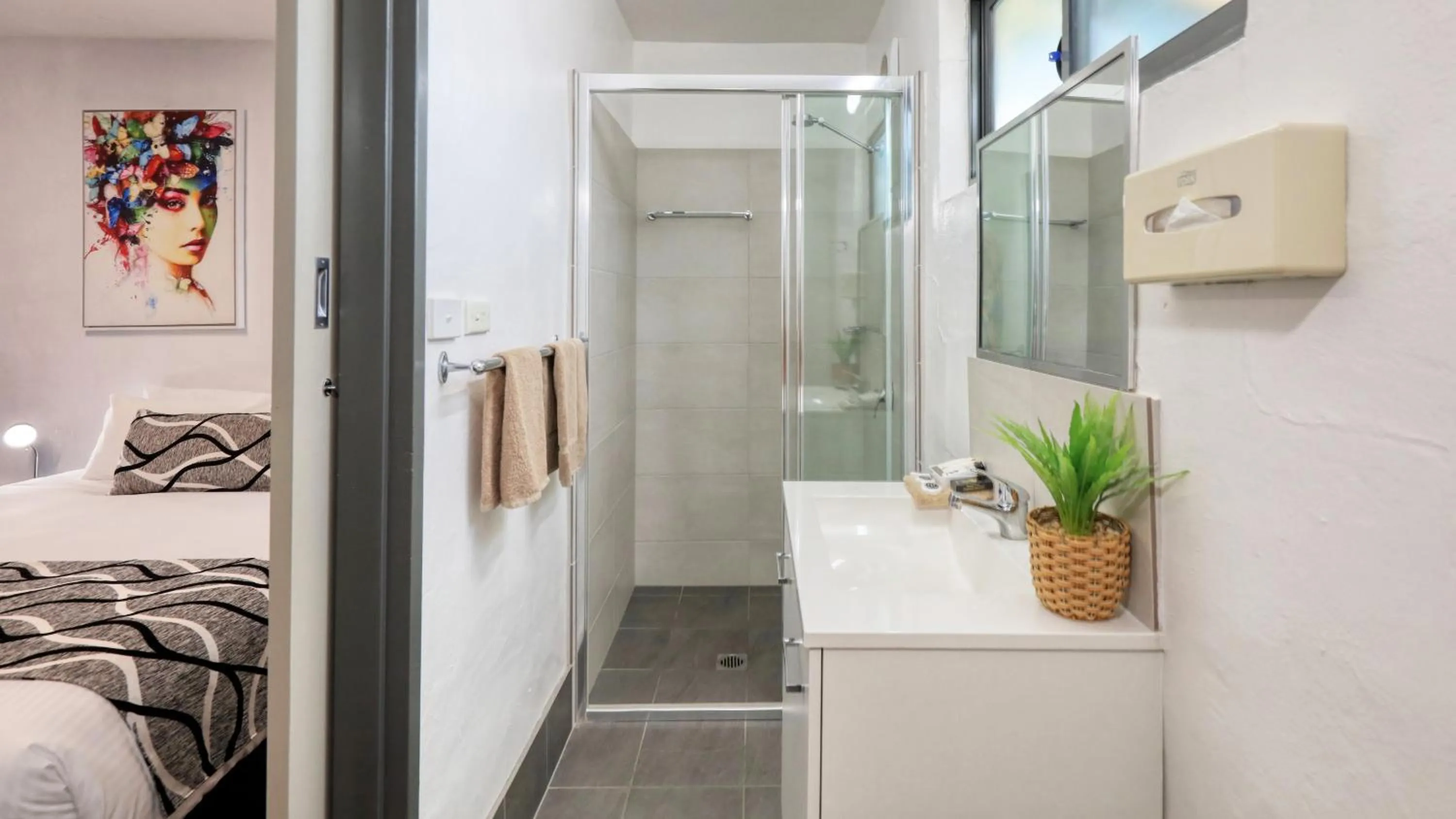 Bed in Parkes Federation Motel