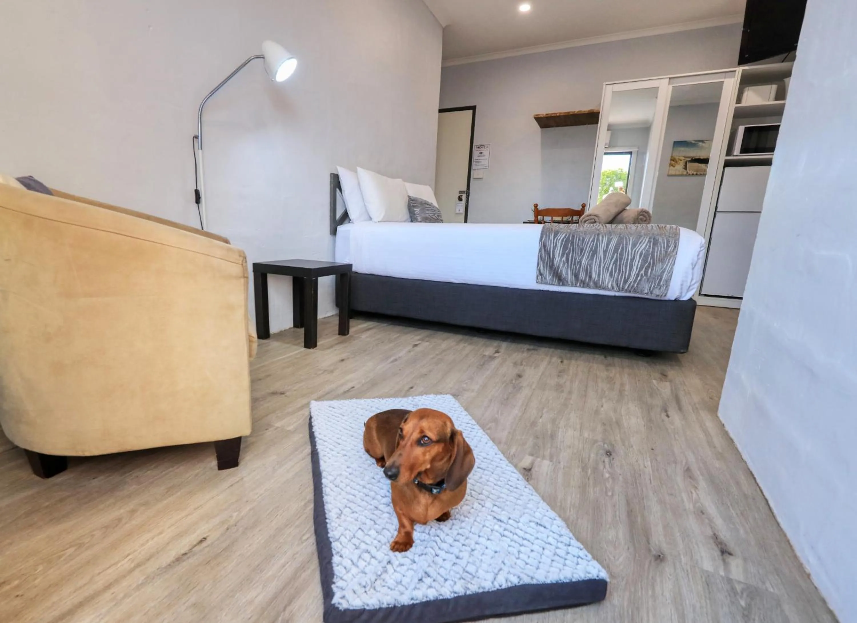 Bed in Parkes Federation Motel