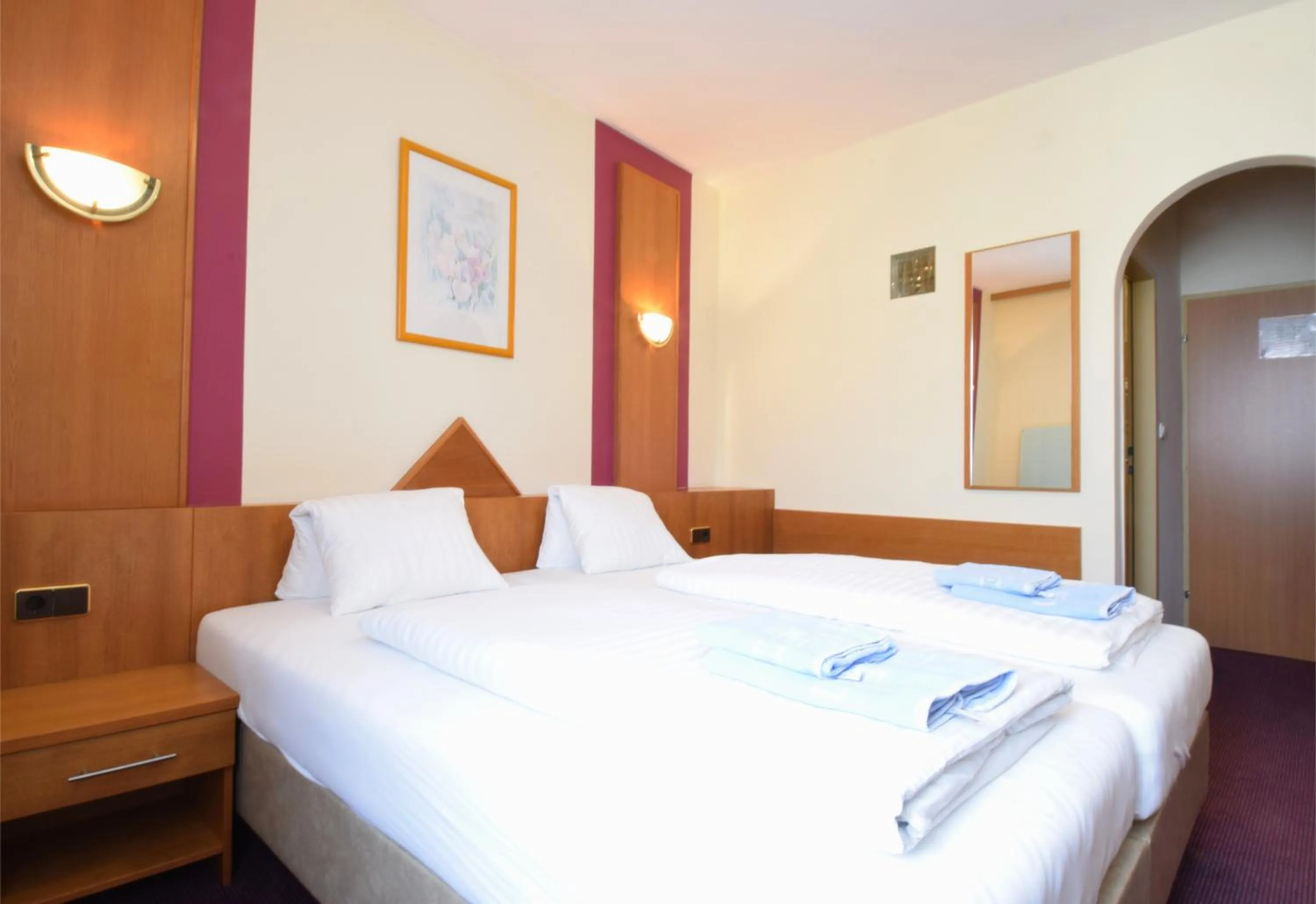 Bedroom, Bed in Hotel Restaurant Müllner