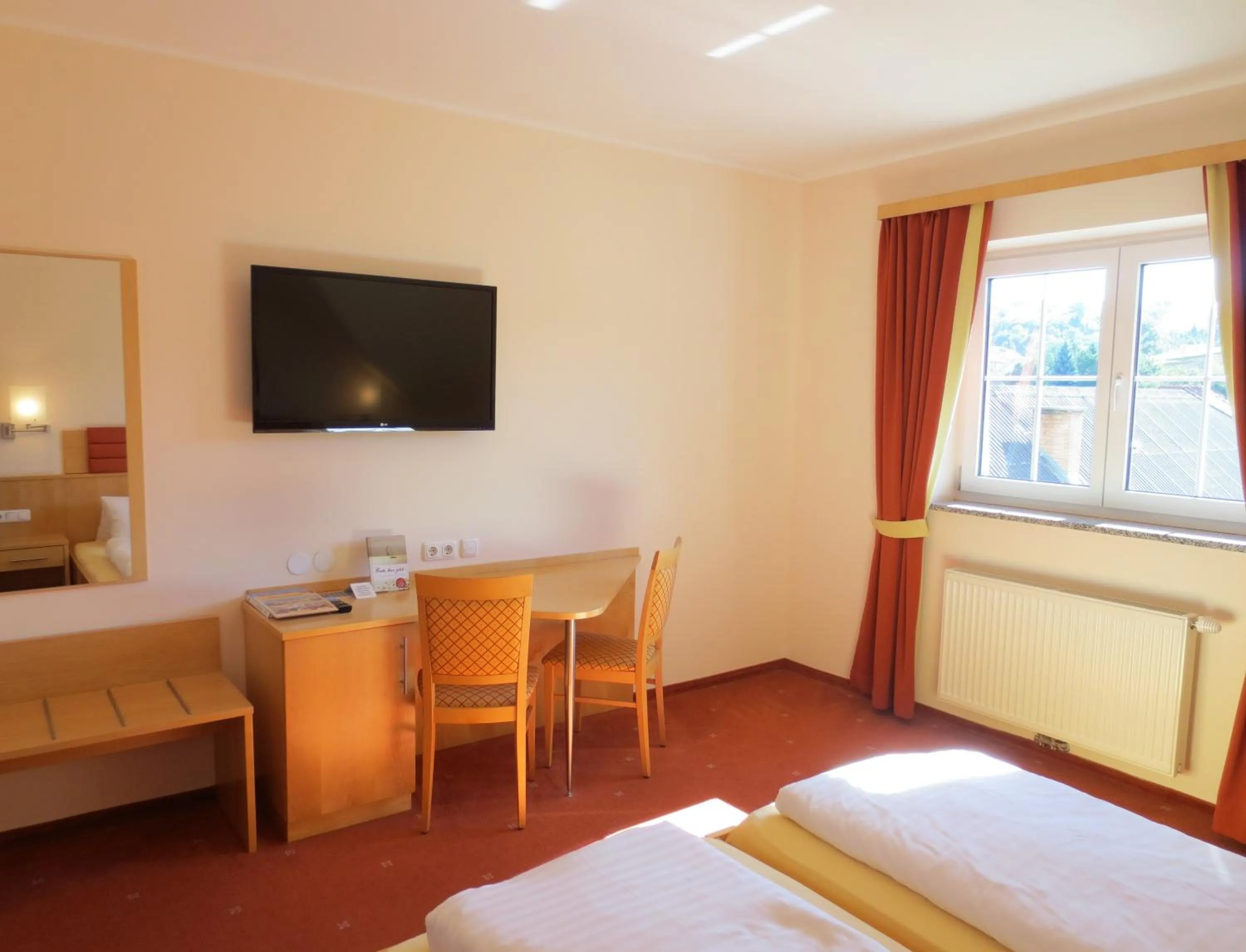 Bedroom, Bed in Hotel Restaurant Müllner