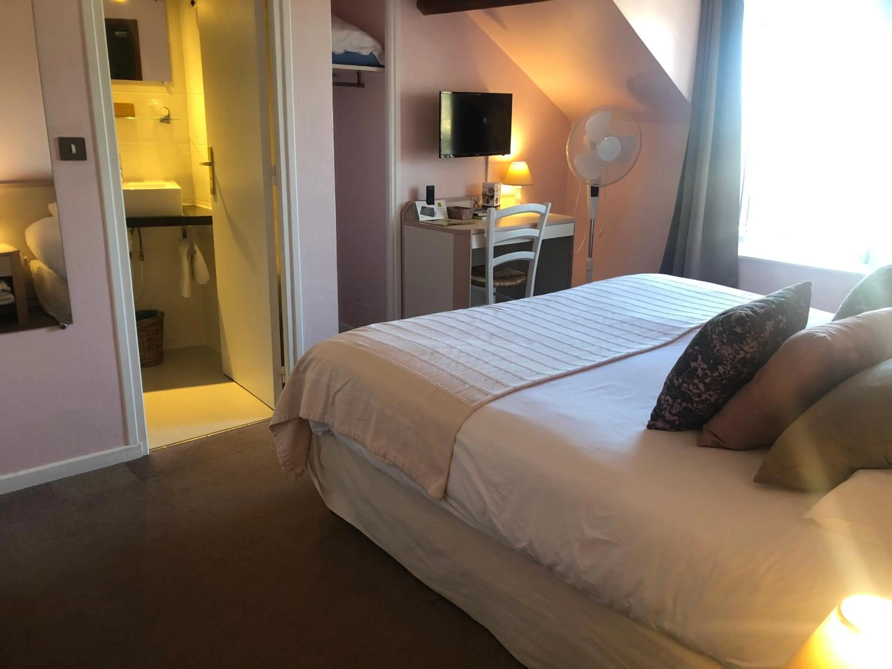 Bedroom, Bed in Hotel de L'Oise