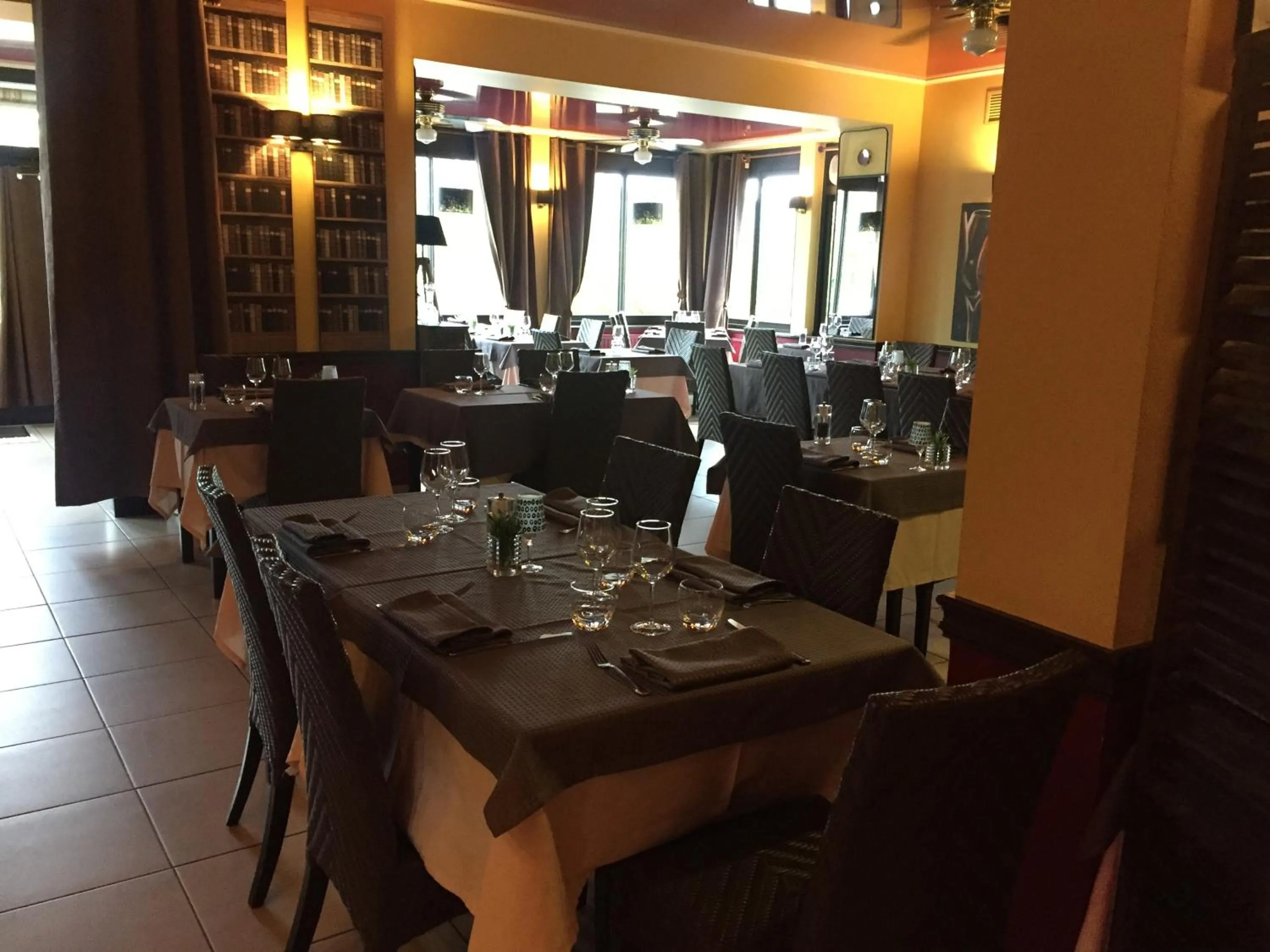 Restaurant/places to eat in Hotel de L'Oise