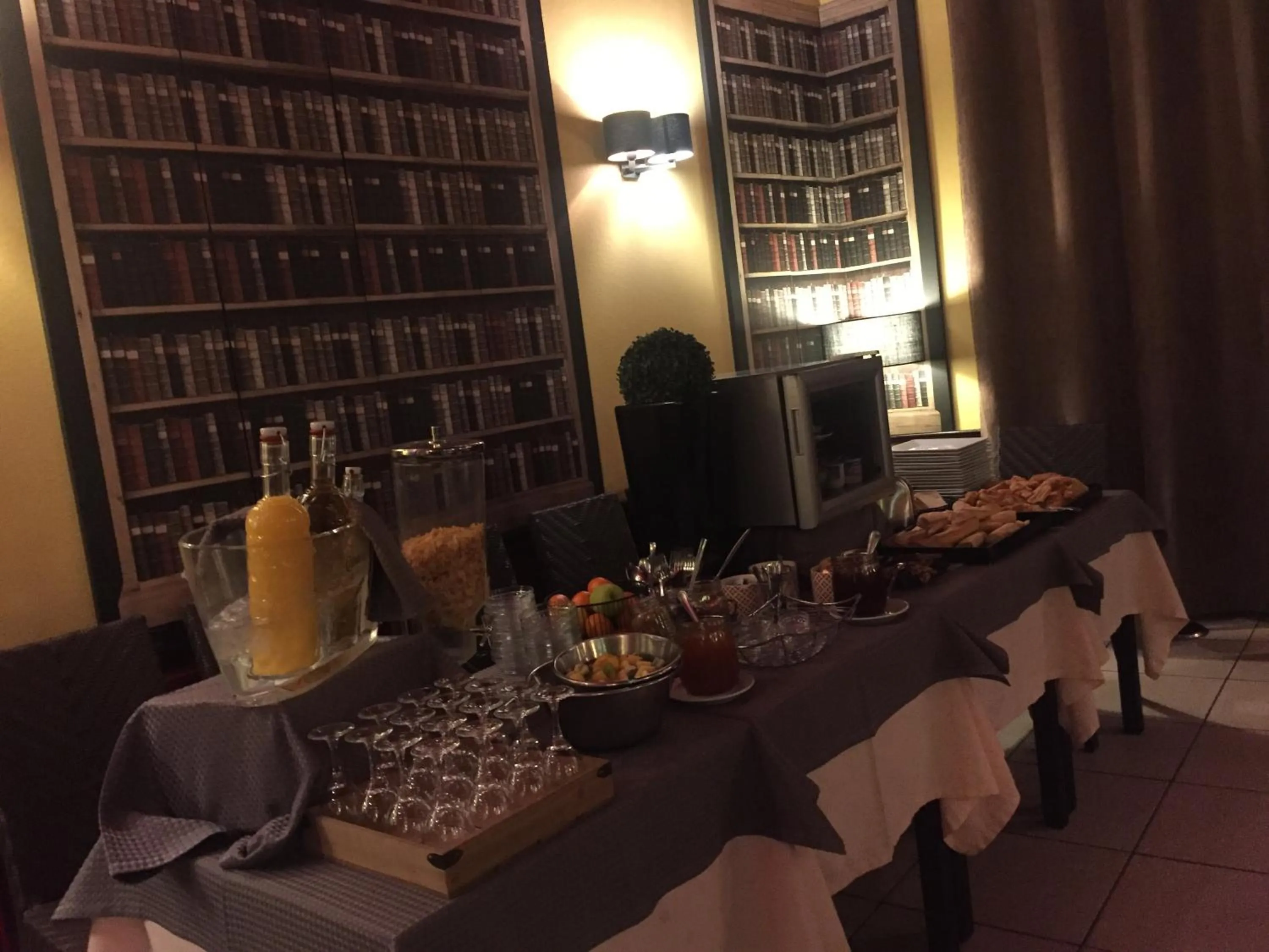 Food and drinks in Hotel de L'Oise