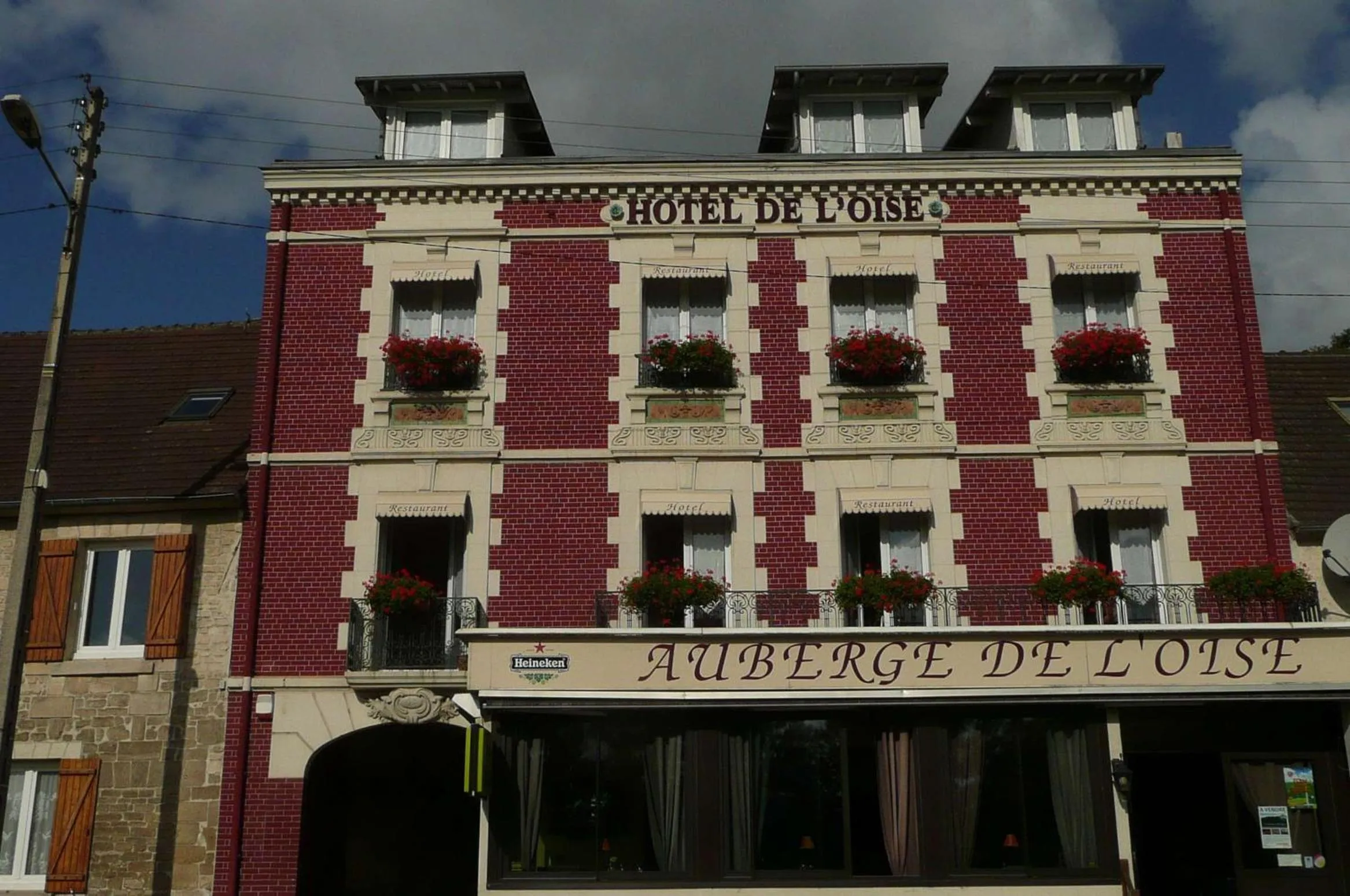 Facade/entrance in Hotel de L'Oise