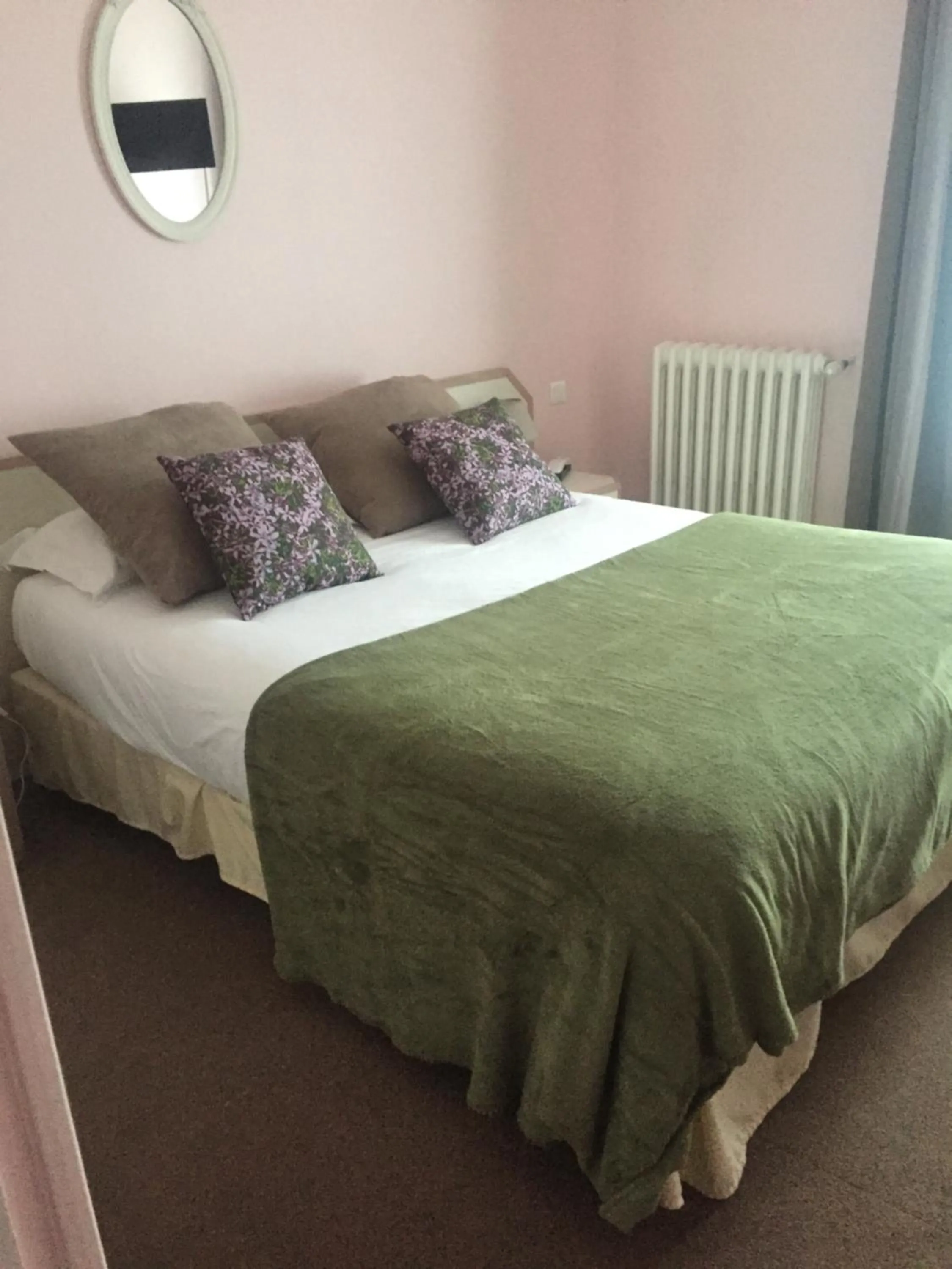 Bedroom, Bed in Hotel de L'Oise