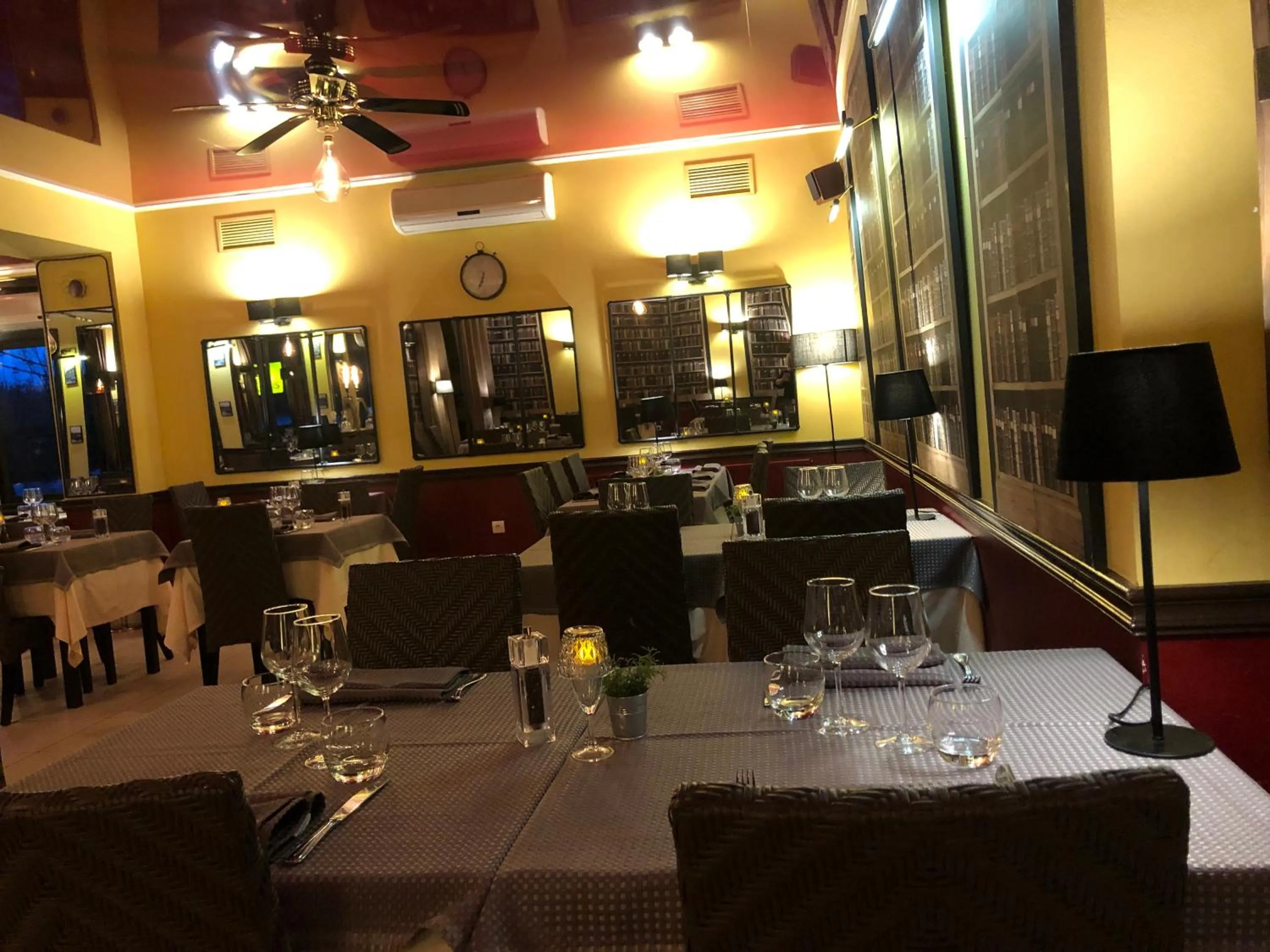 Restaurant/places to eat in Hotel de L'Oise