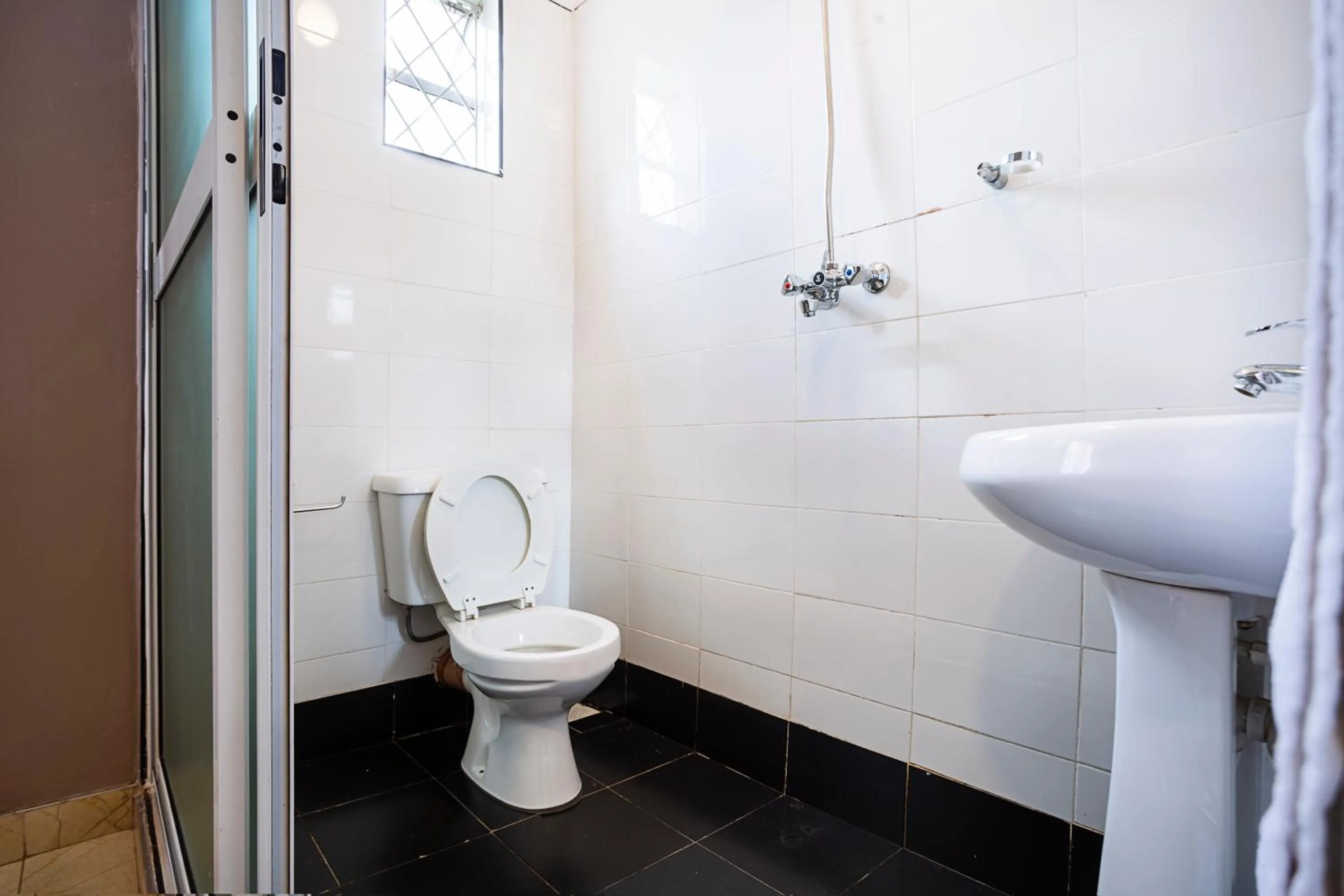 Toilet in Melvic Hotel