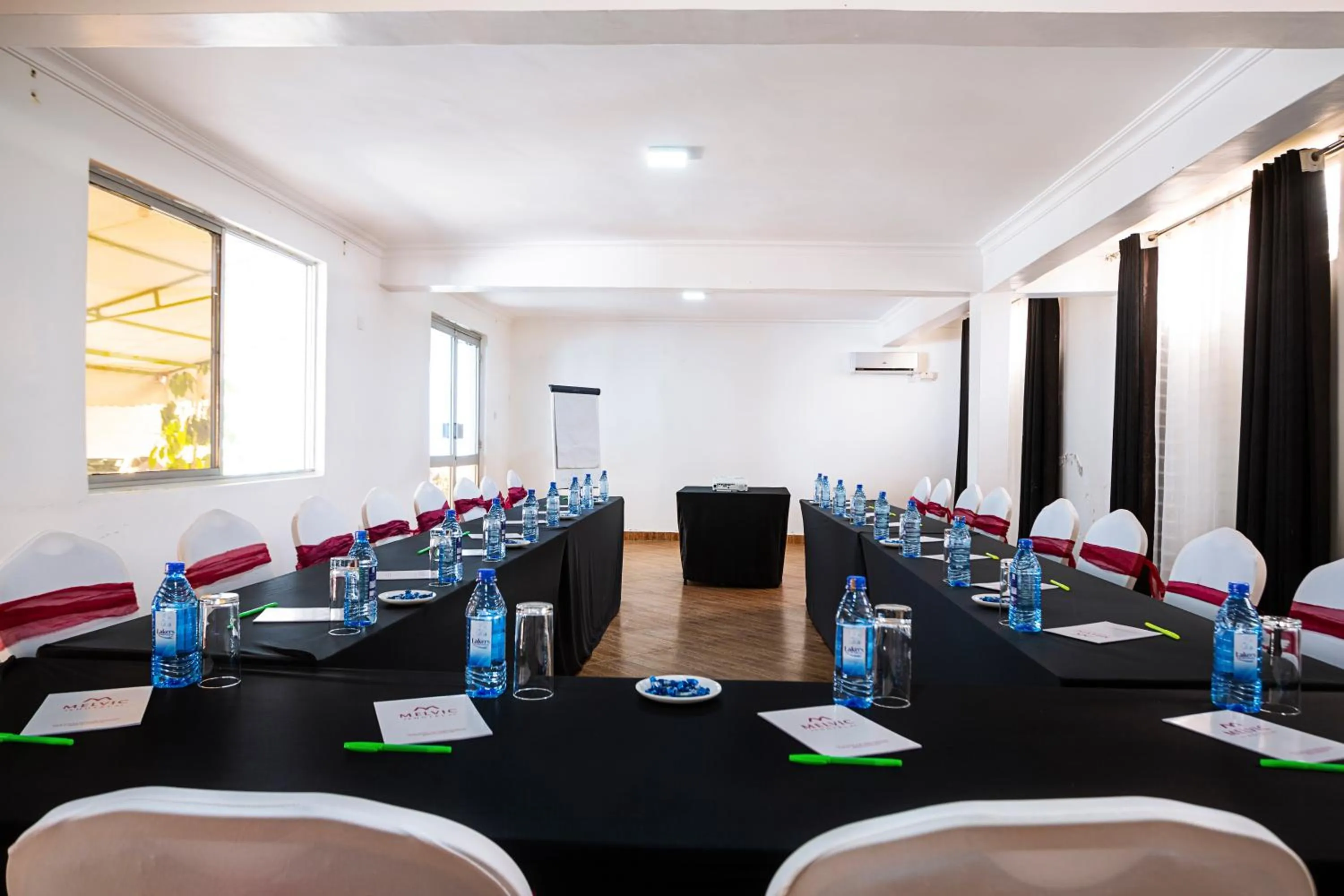 Meeting/conference room in Melvic Hotel