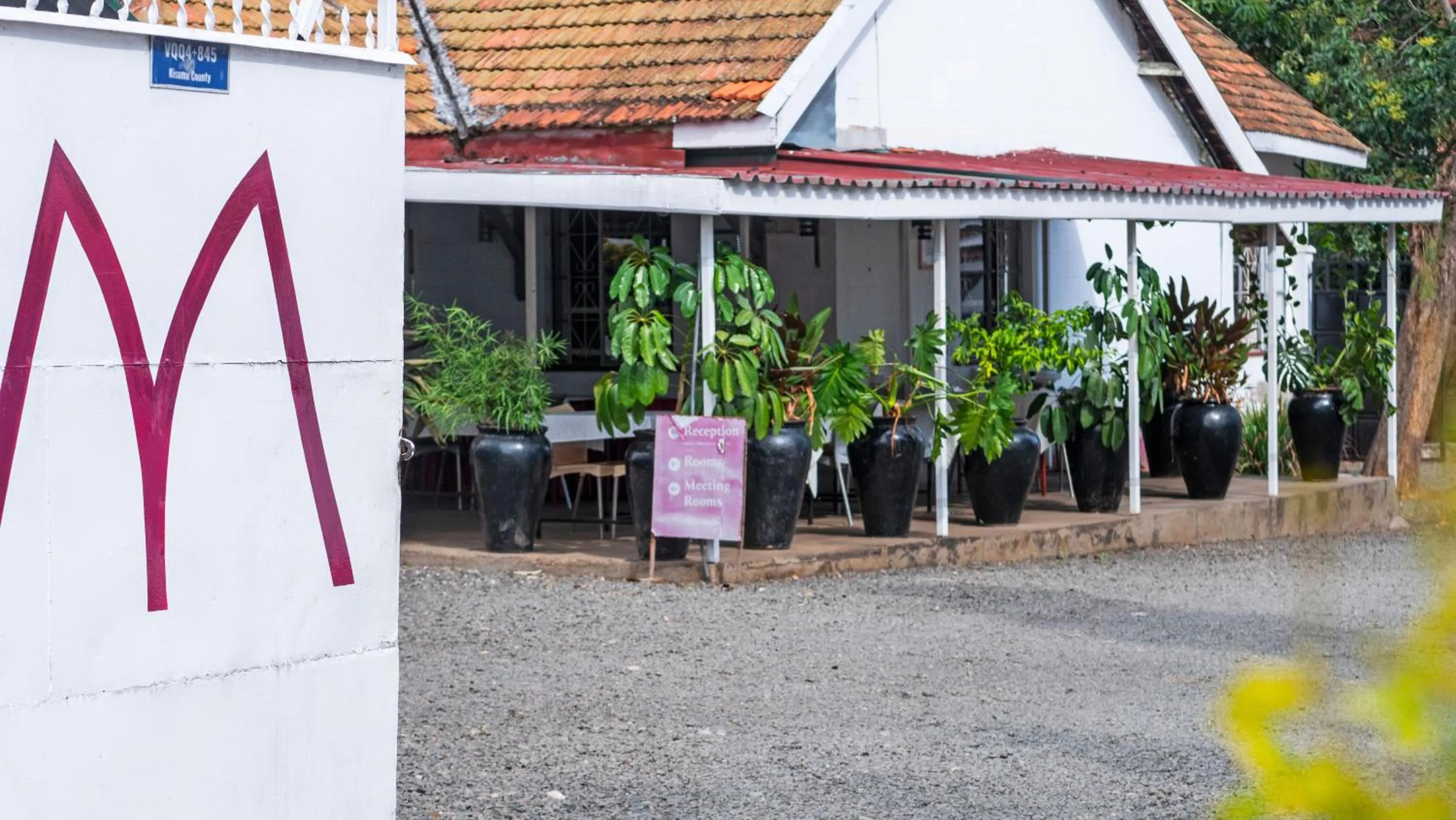 Restaurant/places to eat in Melvic Hotel