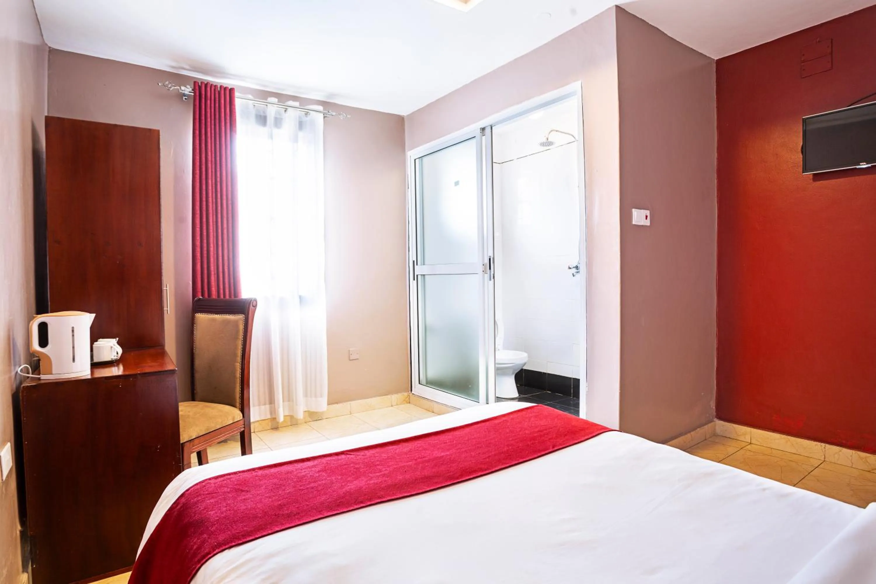 Photo of the whole room in Melvic Hotel