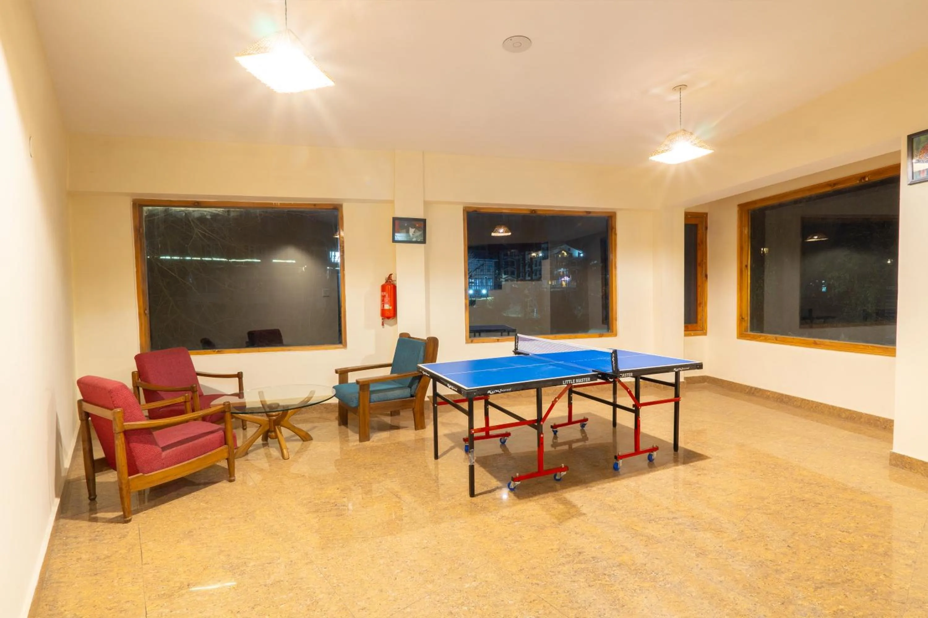 Game Room in Hotel Rising Star With Garden With Private Parking Near To Mall Road