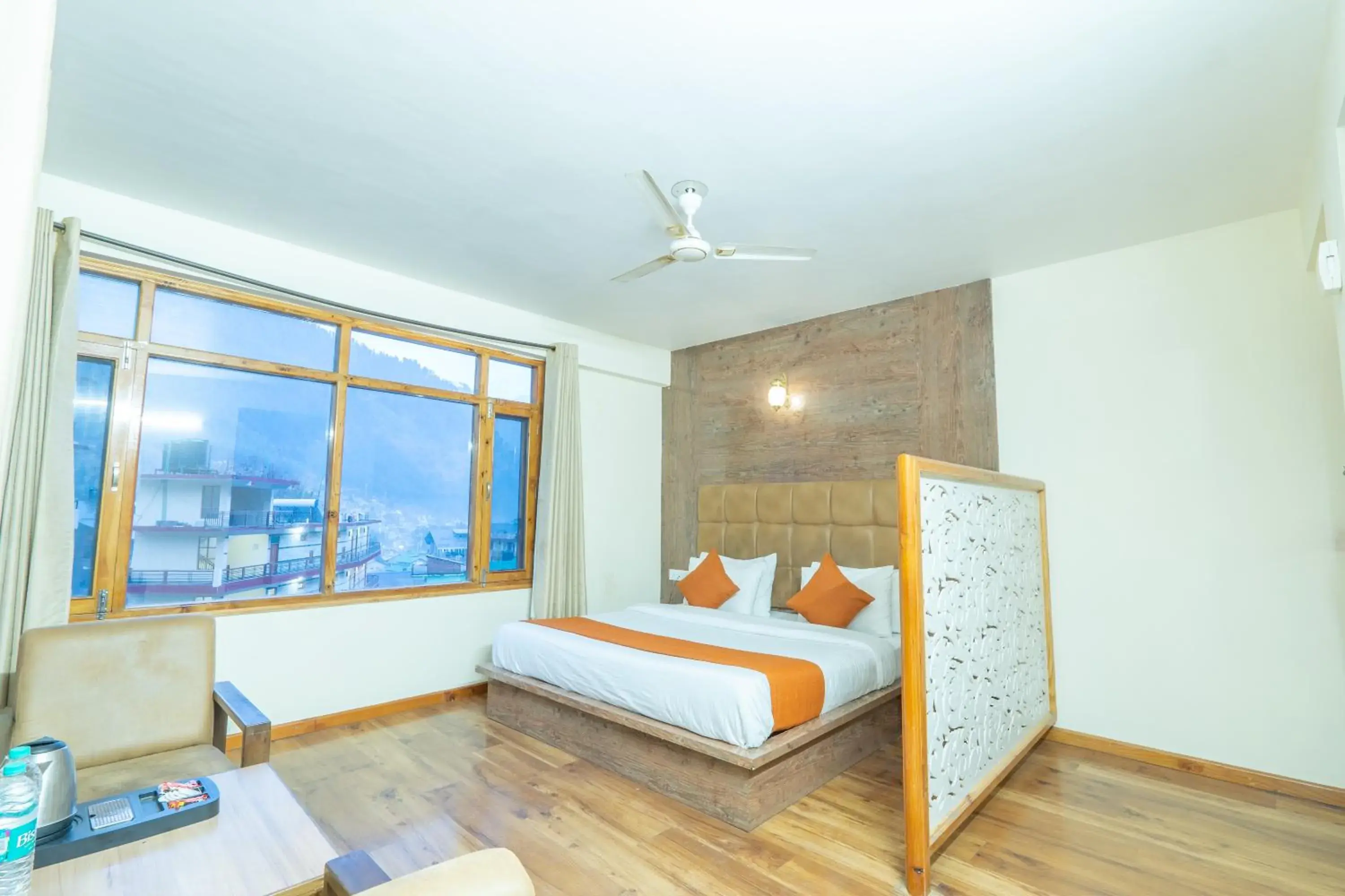Deluxe Double Room - single occupancy in Hotel Rising Star With Garden With Private Parking Near To Mall Road Deluxe Double Room - single occupancy in Hotel Rising Star With Garden With Private Parking Near To Mall Road