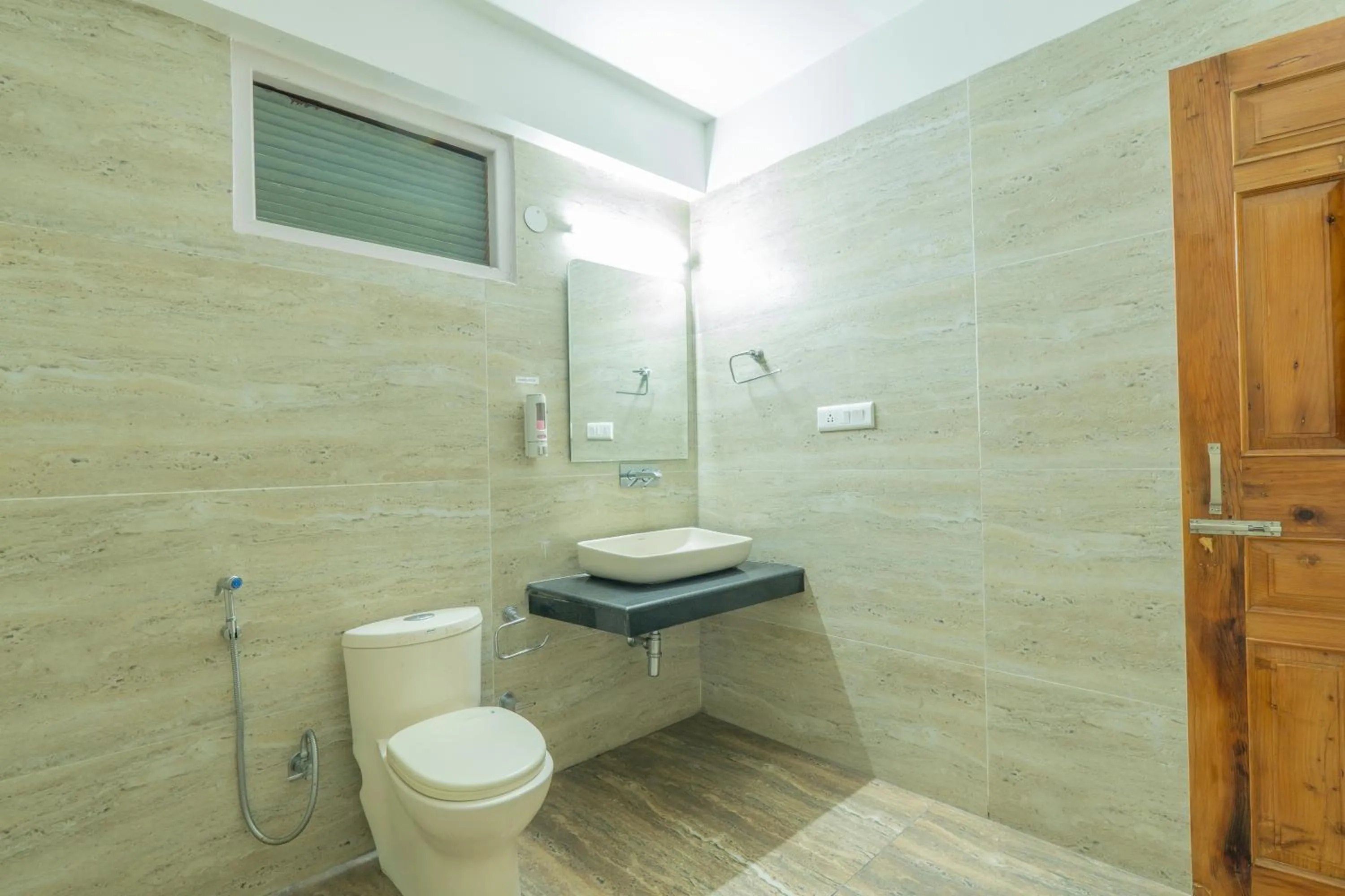 Bathroom in Hotel Rising Star With Garden With Private Parking Near To Mall Road