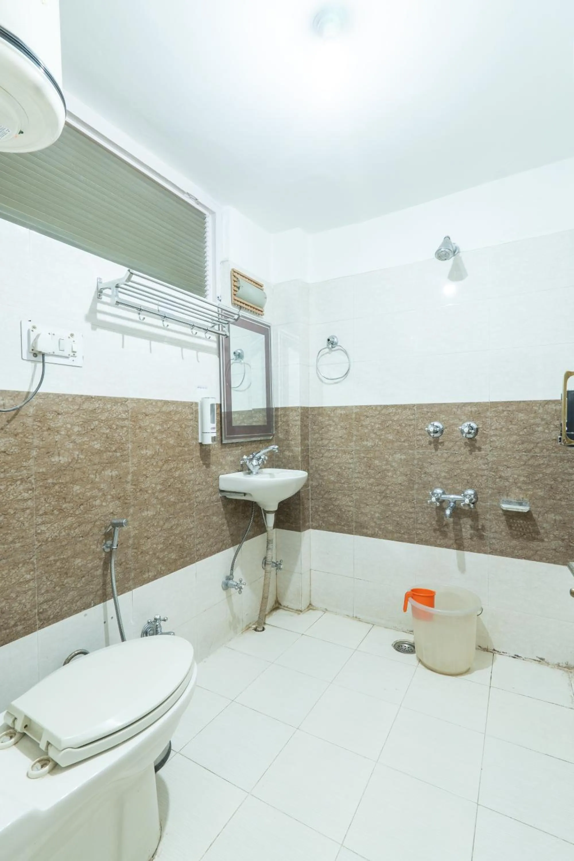Bathroom in Hotel Rising Star With Garden With Private Parking Near To Mall Road