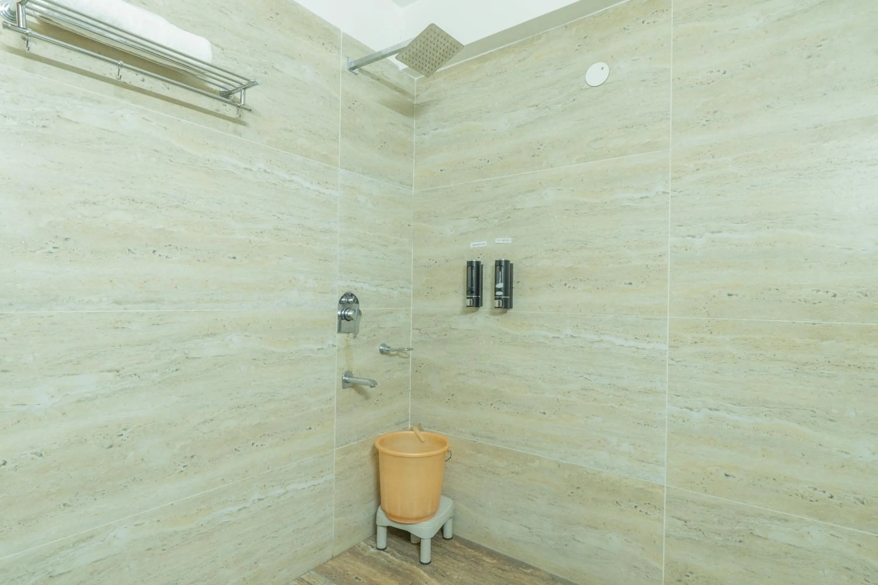 Shower in Hotel Rising Star With Garden With Private Parking Near To Mall Road