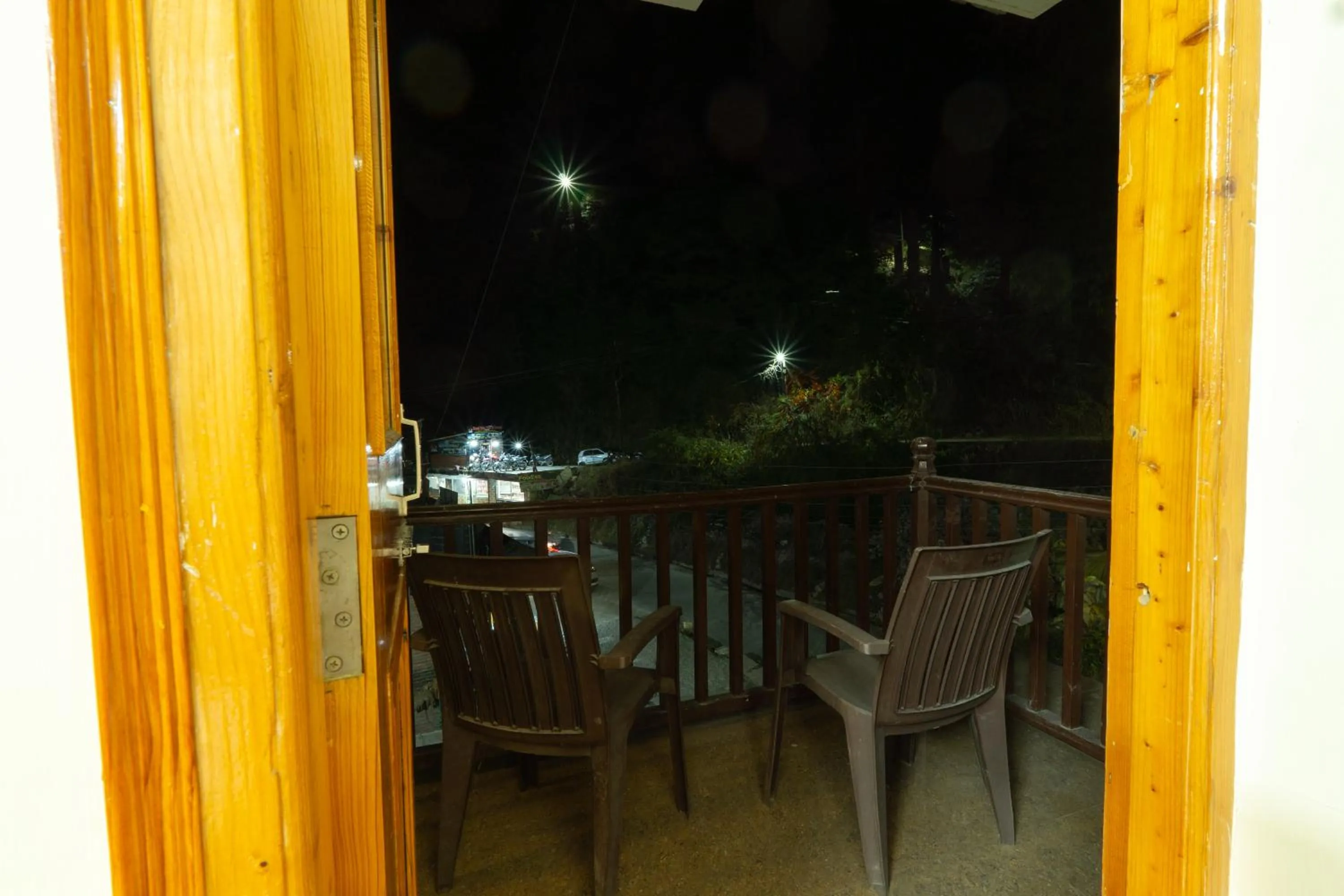 Night in Hotel Rising Star With Garden With Private Parking Near To Mall Road