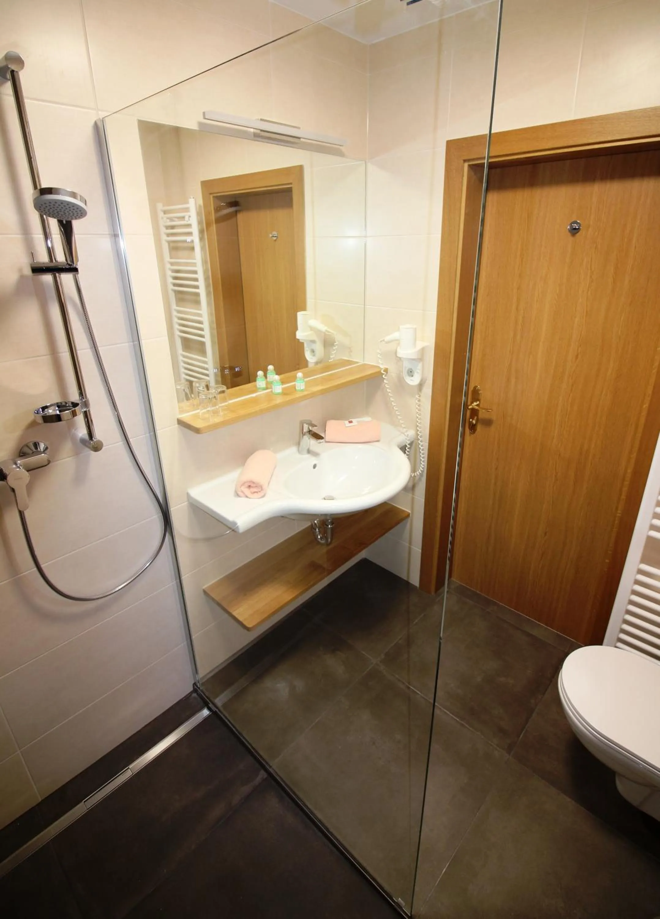 Shower in Pension St.Leonhard