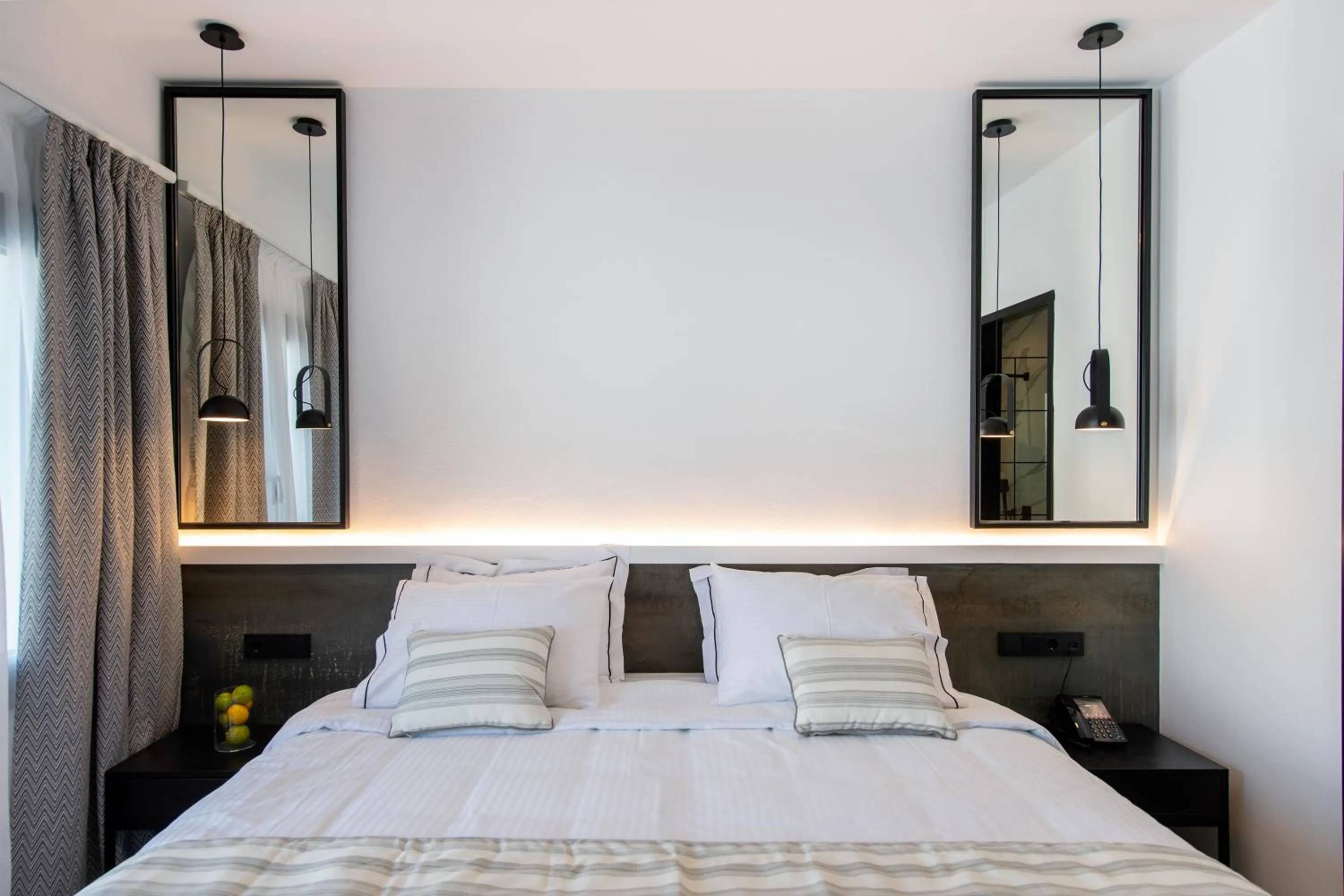 Bed in Central Boutique Hotel by naoussa hills adults only