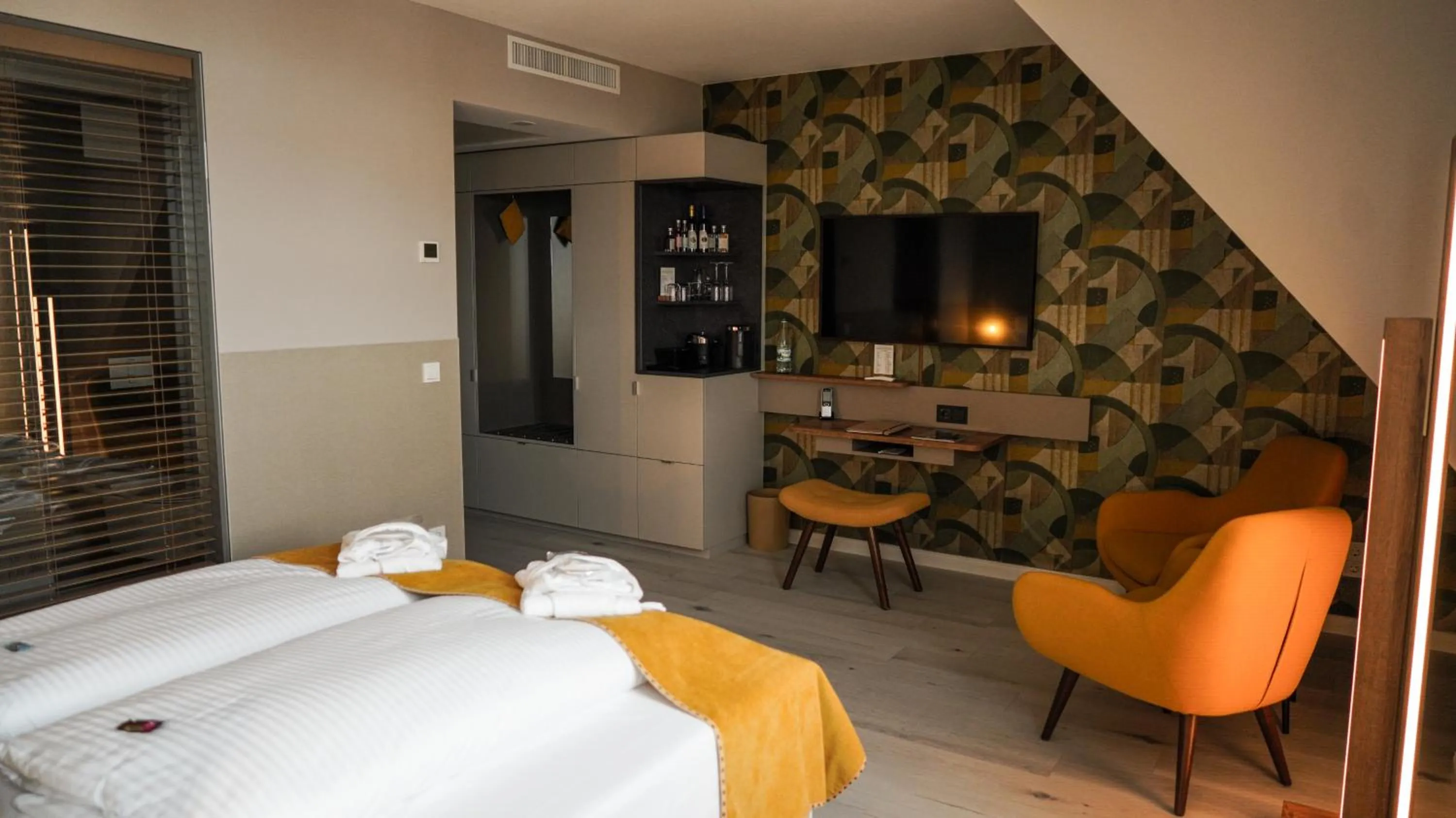 Seating area, Bed in DAS KEHRS - Hotel auf dem Petersberg