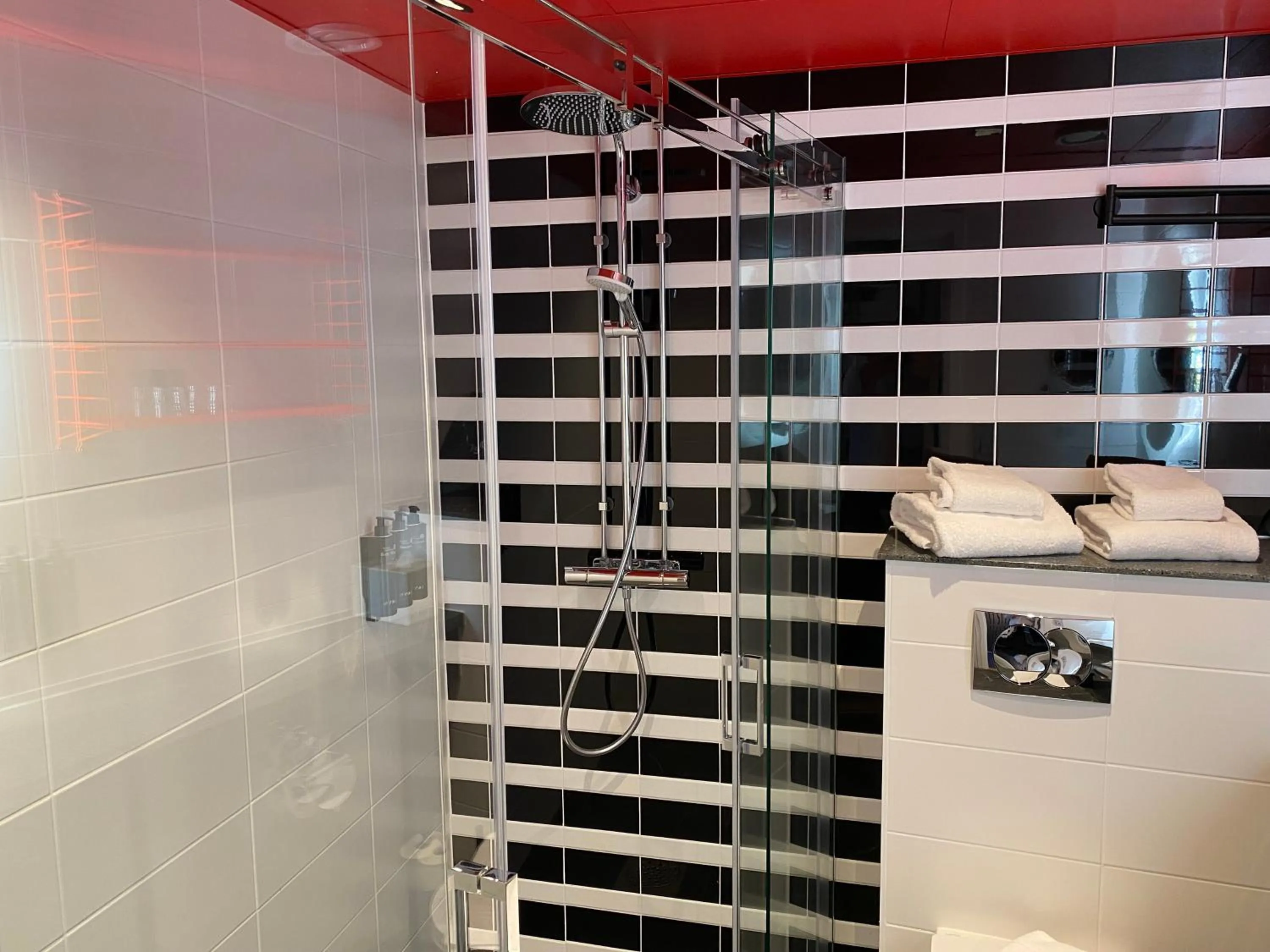Shower in ProfilHotels Nacka