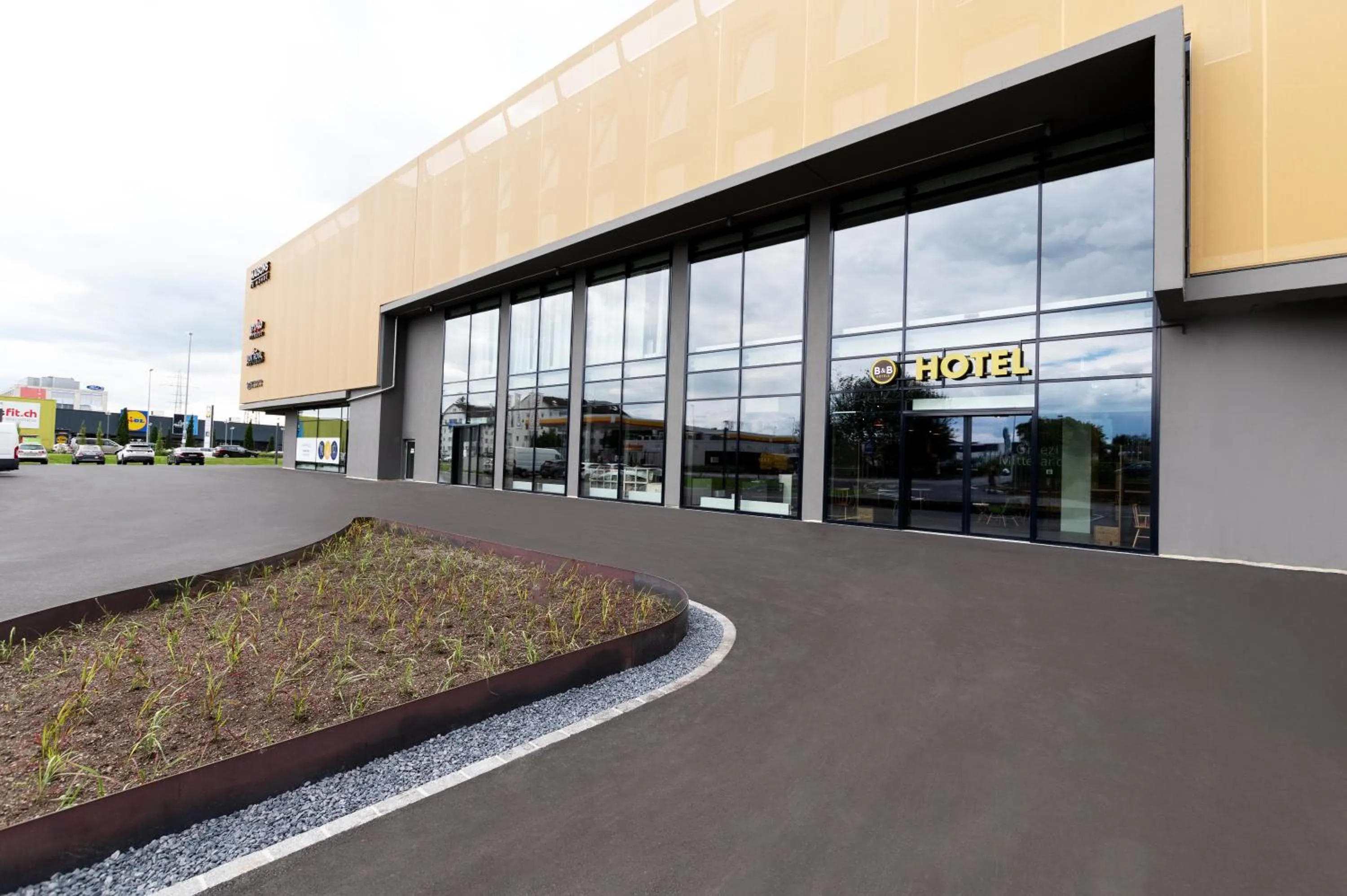 Property building in B&B HOTEL Oftringen