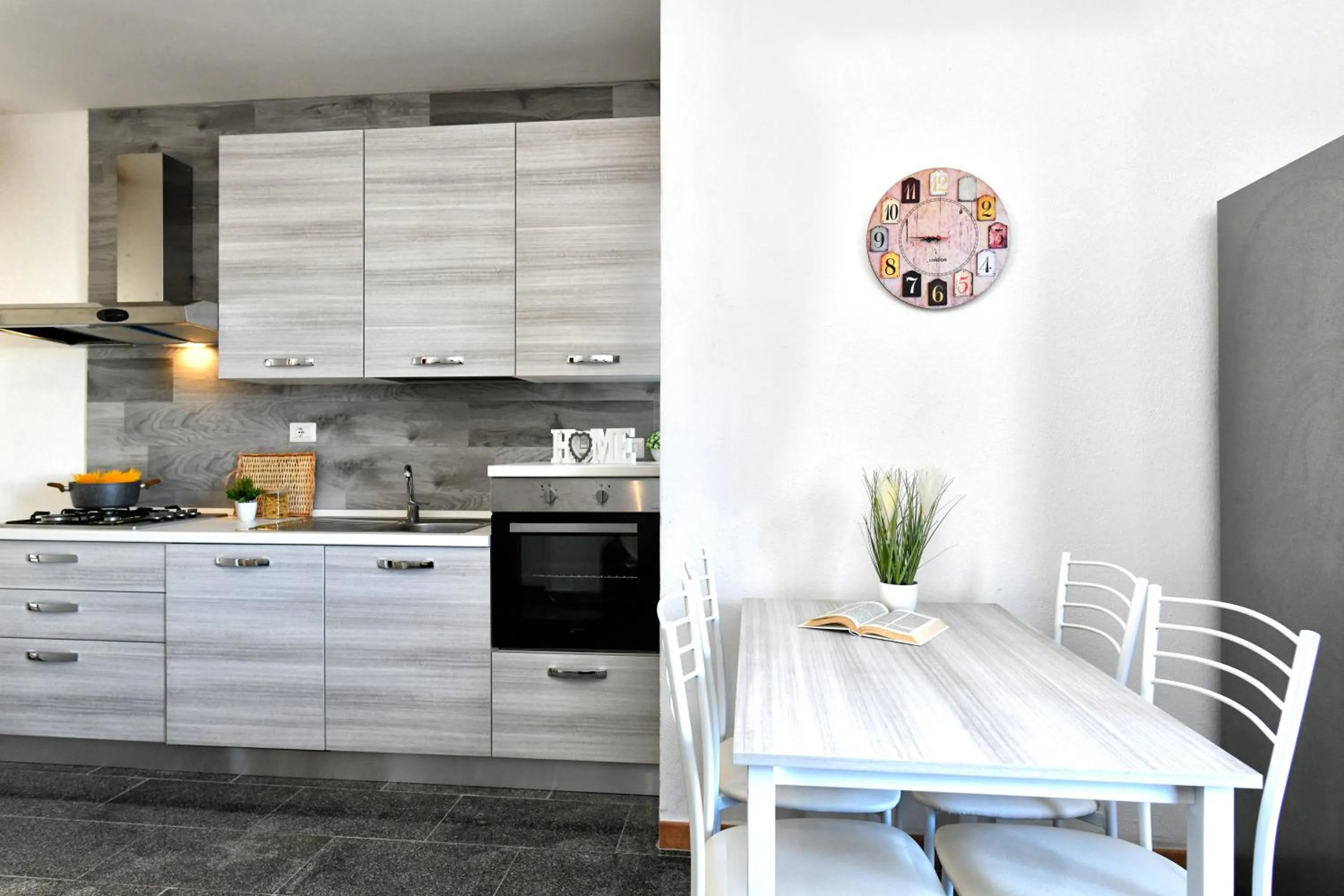 Kitchen or kitchenette in Residence Chiaro di Luna
