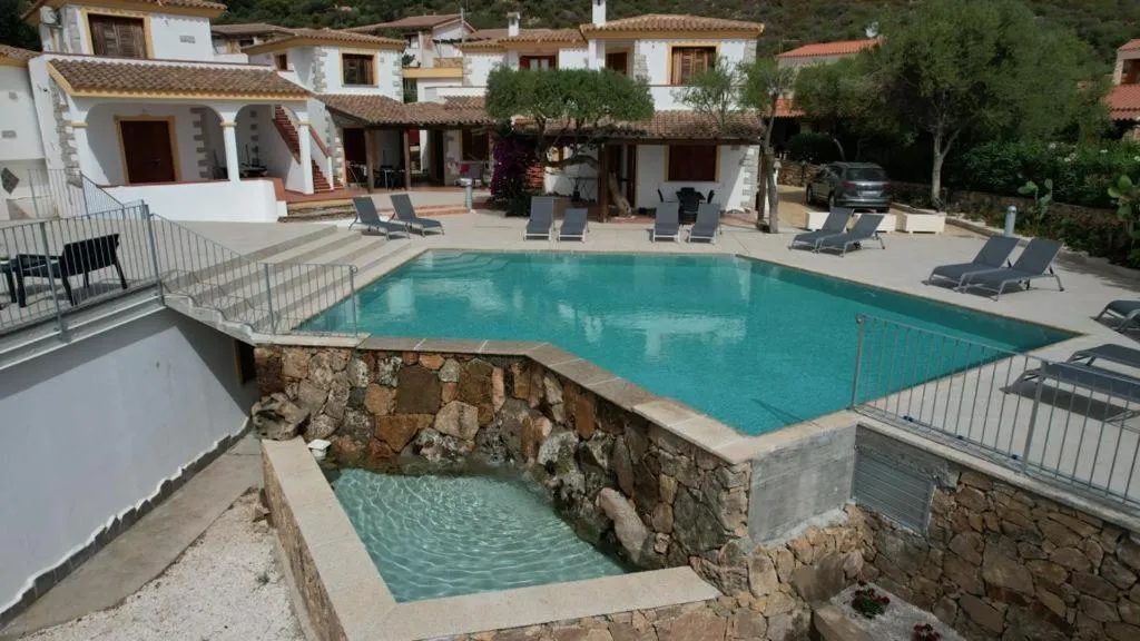Swimming pool in Residence Chiaro di Luna