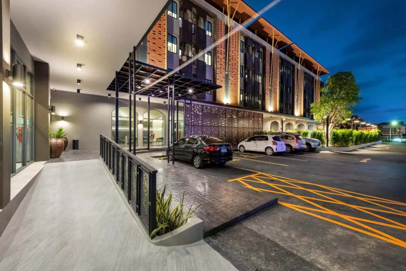 Property building in PLAAI Plus Hotel Rayong Property building in PLAAI Plus Hotel Rayong