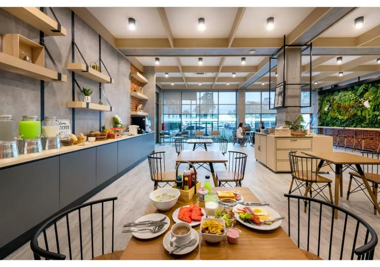 Restaurant/places to eat in PLAAI Plus Hotel Rayong Restaurant/places to eat in PLAAI Plus Hotel Rayong