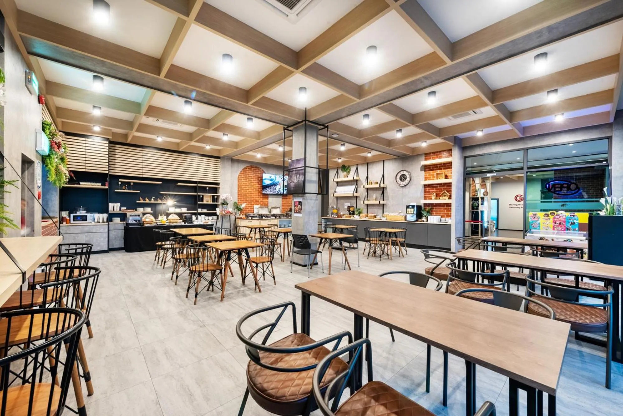 Restaurant/places to eat in PLAAI Plus Hotel Rayong