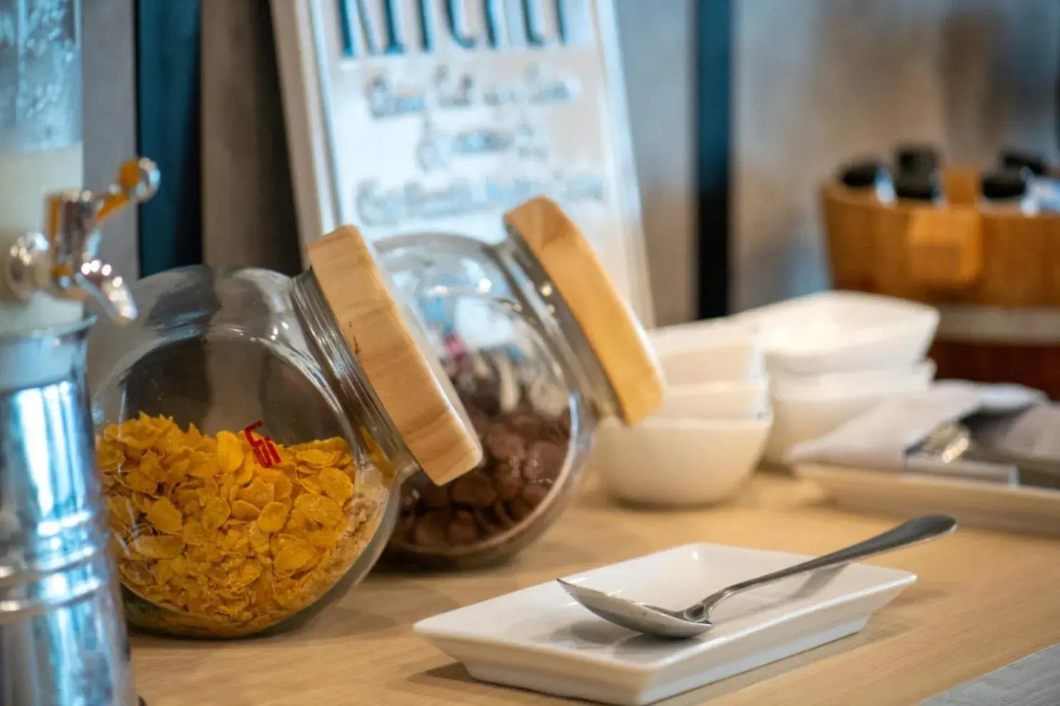 Restaurant/places to eat in PLAAI Plus Hotel Rayong Restaurant/places to eat in PLAAI Plus Hotel Rayong