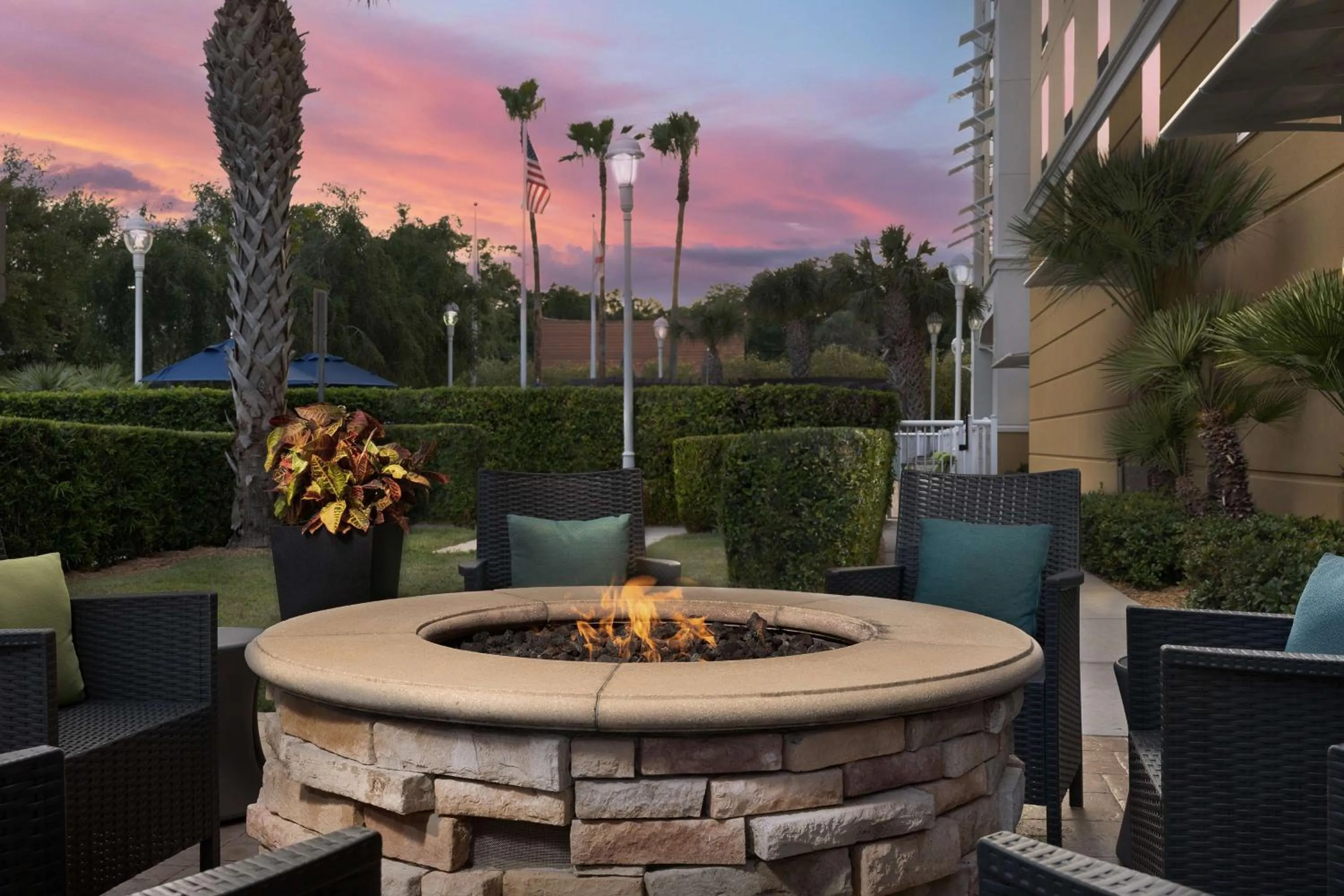Patio in Hampton Inn & Suites Orlando North Altamonte Springs