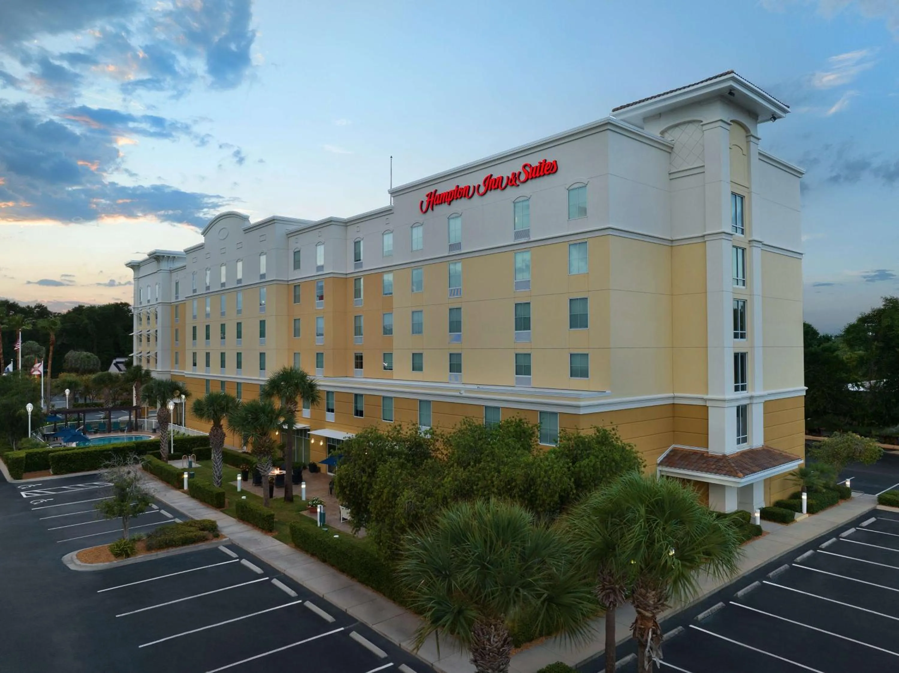 Property building in Hampton Inn & Suites Orlando North Altamonte Springs