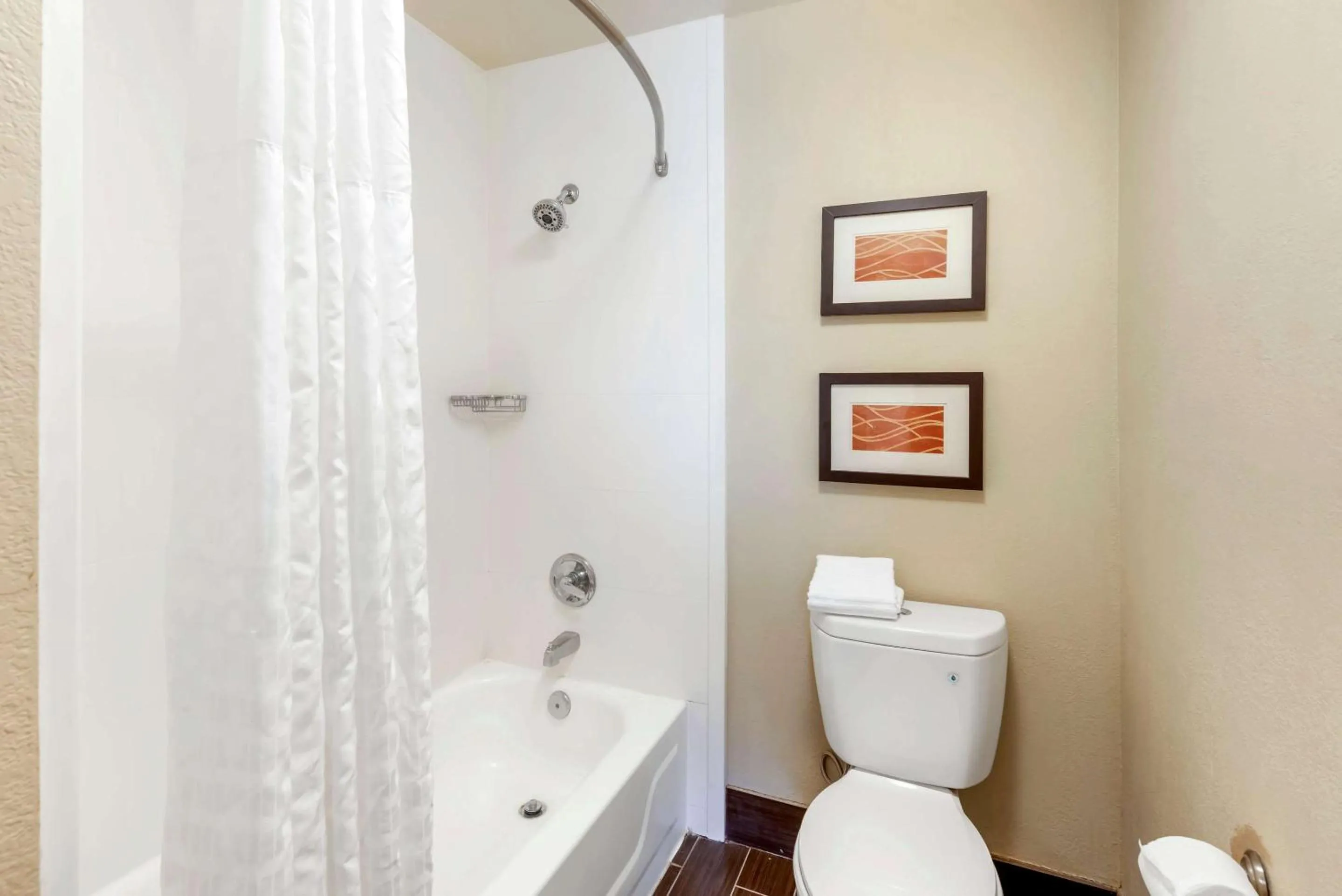 Bedroom in Comfort Inn Elizabeth City near University