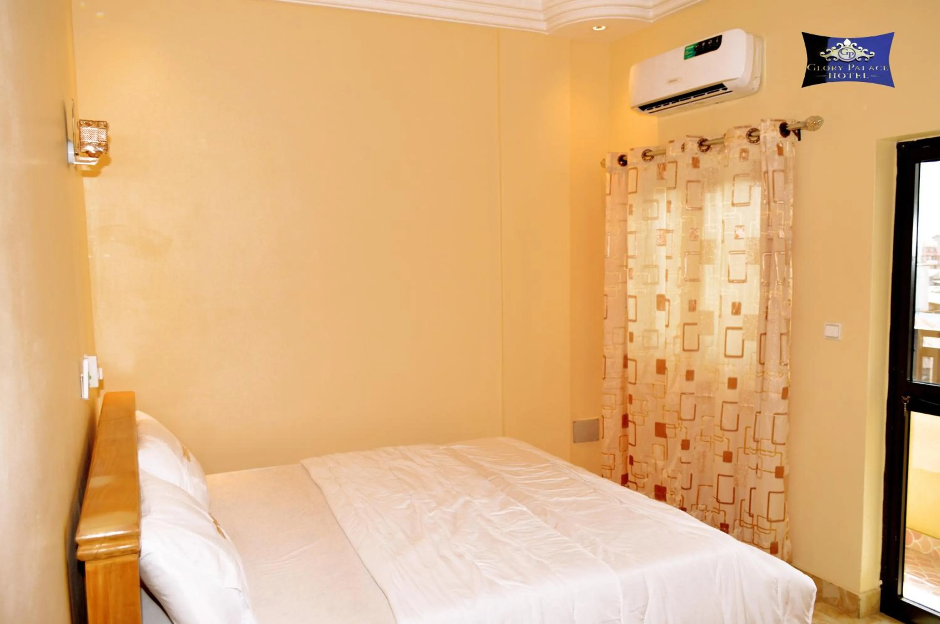 Bed in Glory Palace Hotel