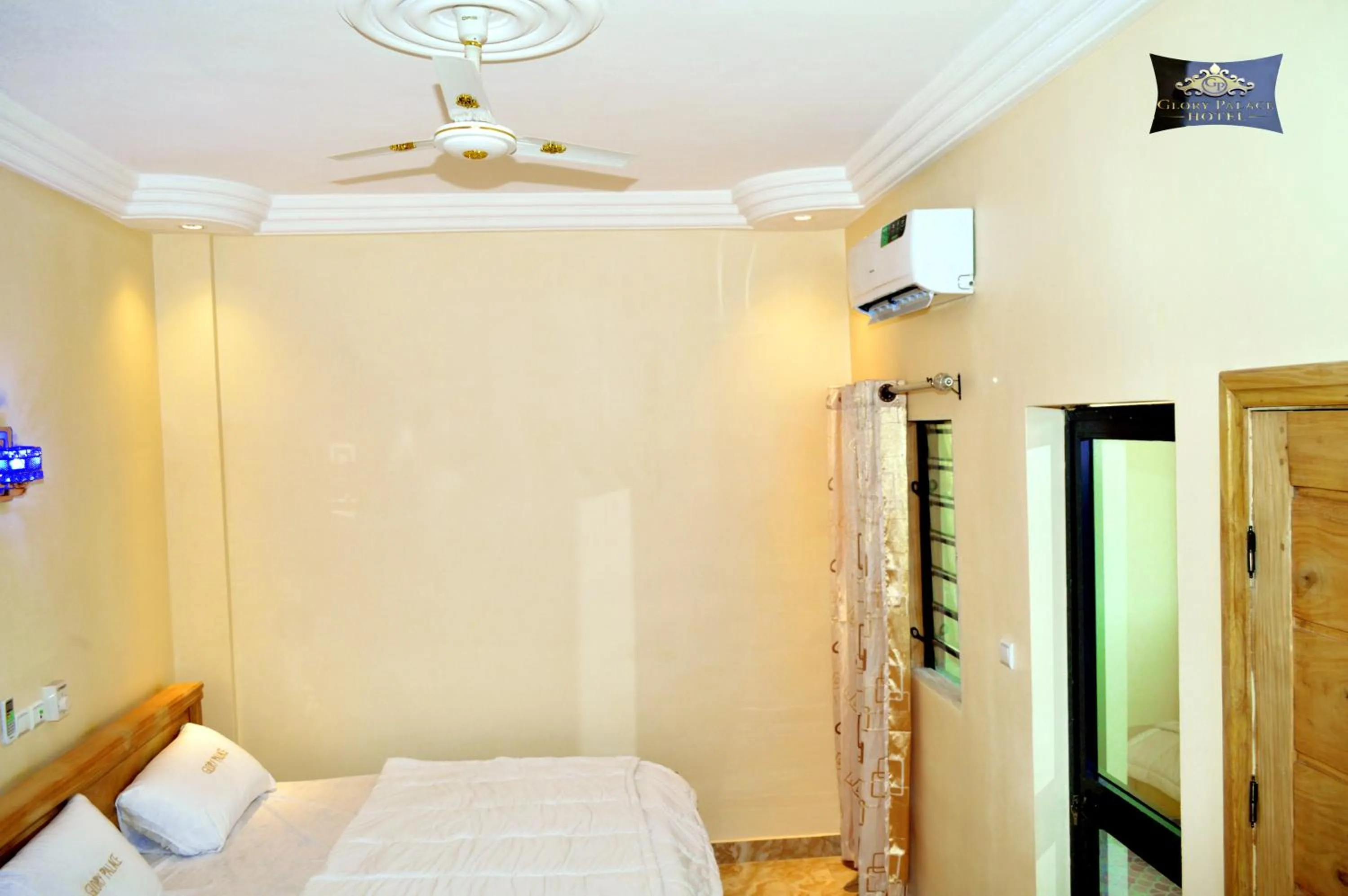 Bed in Glory Palace Hotel