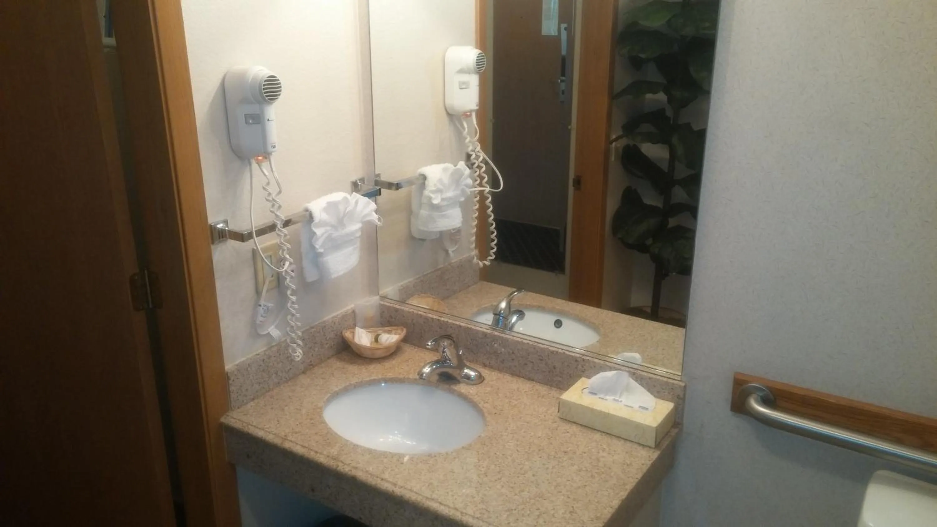 Bathroom in Sunrise Inn
