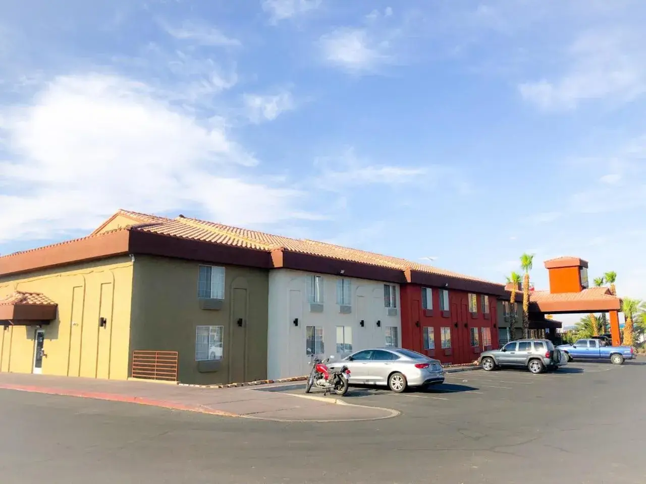 Property building in Sunrise Inn Property building in Sunrise Inn