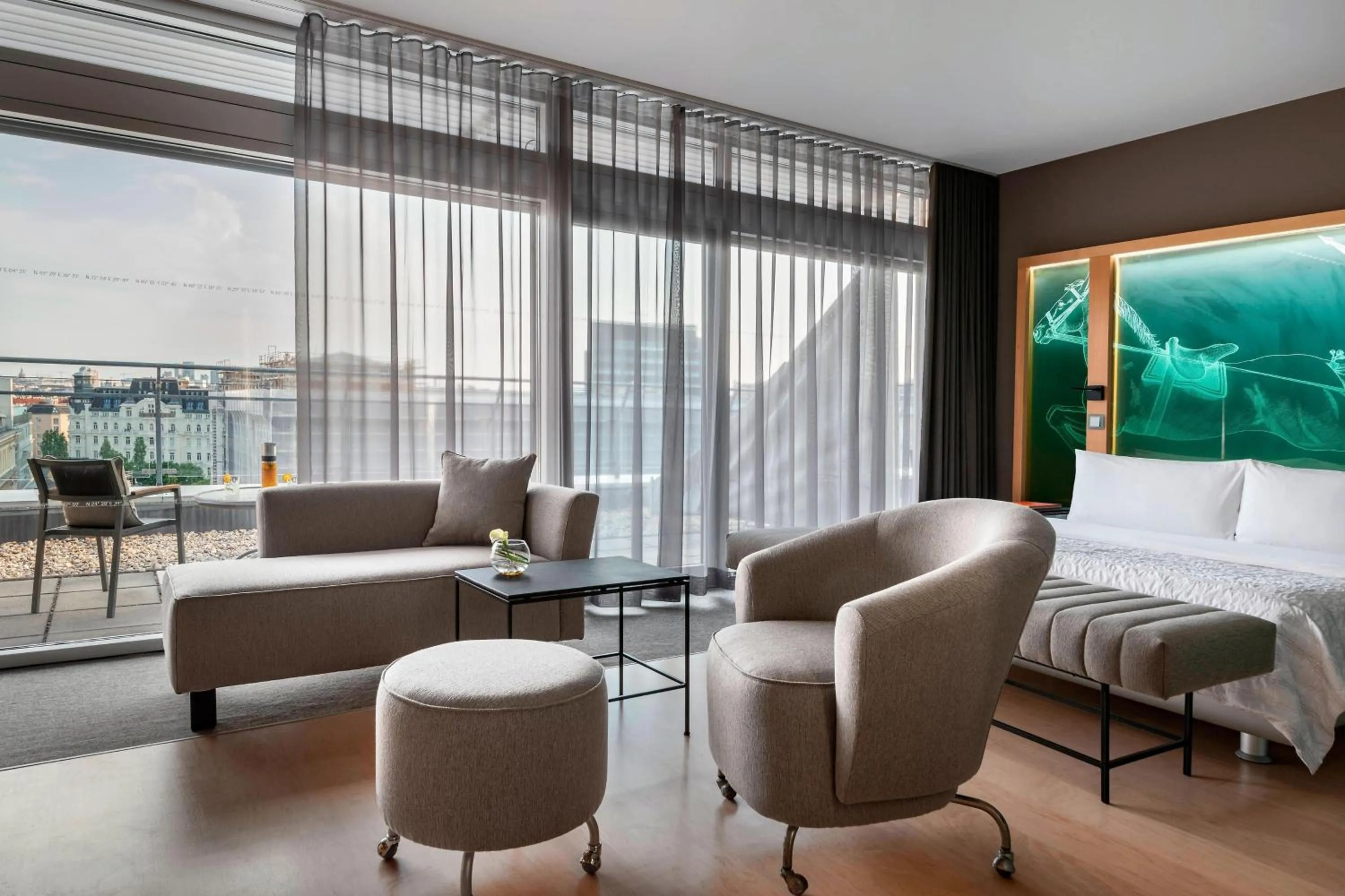 Photo of the whole room, Bed in Le Méridien Vienna