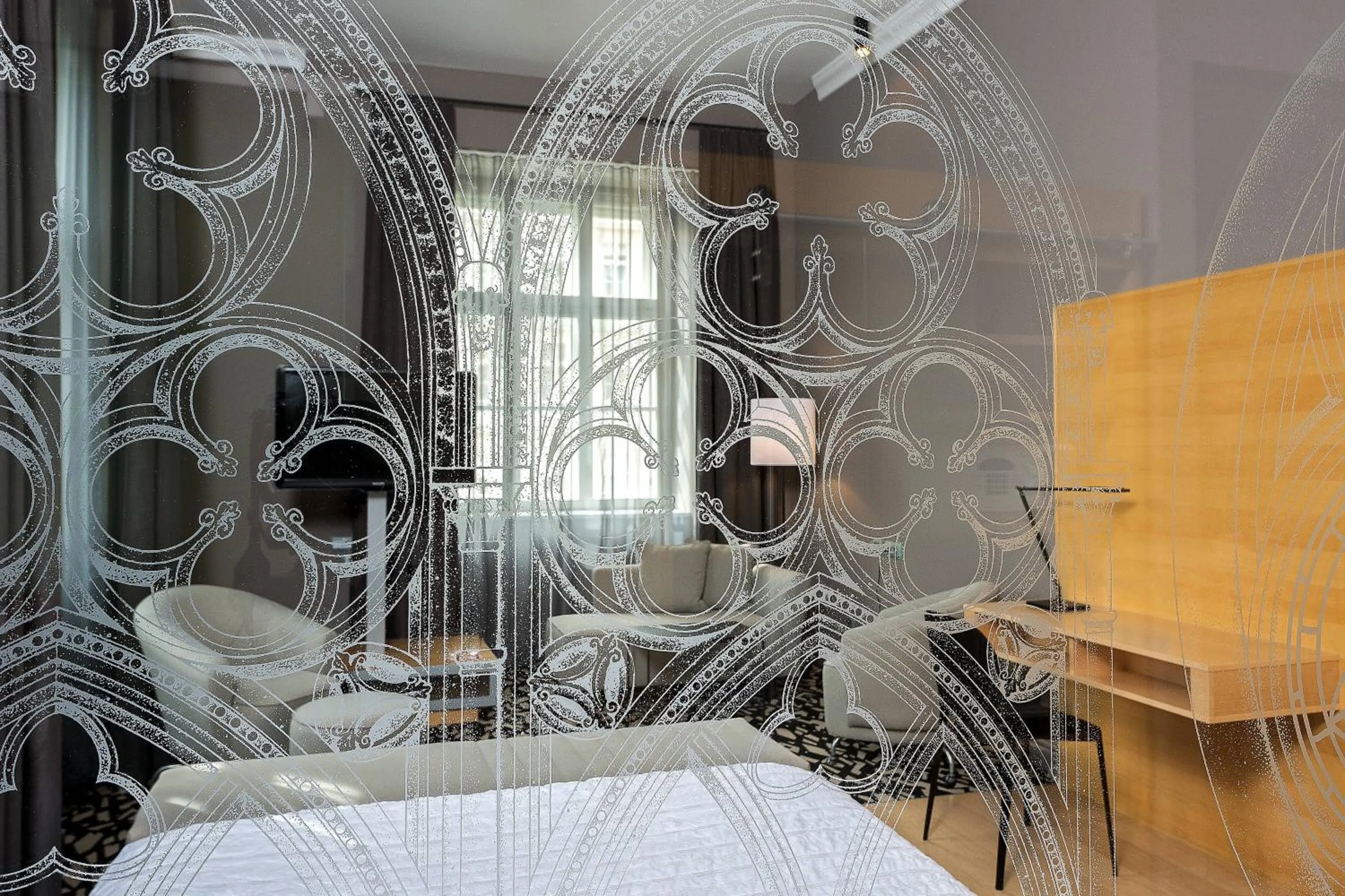 Photo of the whole room, Bed in Le Méridien Vienna