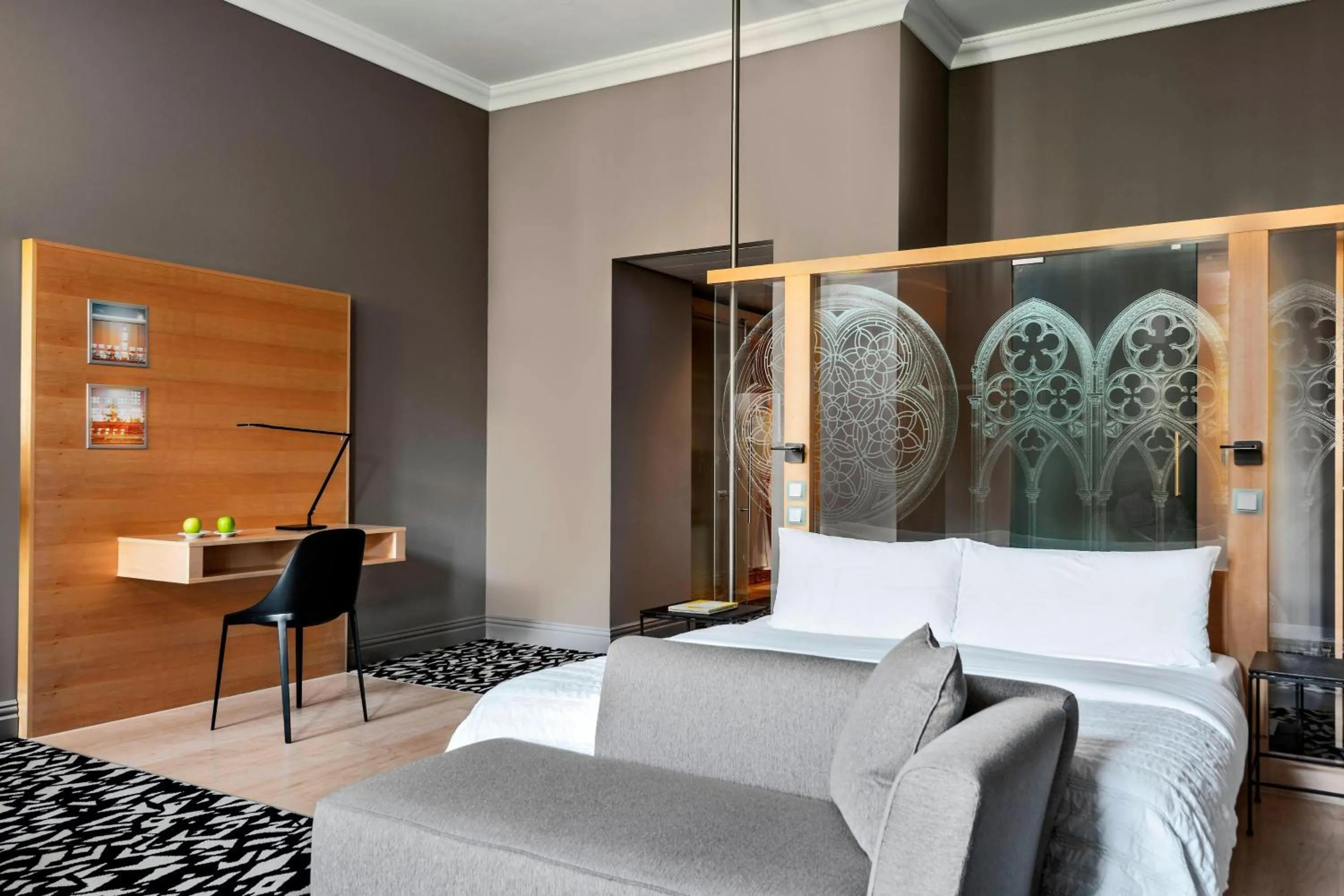 Photo of the whole room, Bed in Le Méridien Vienna