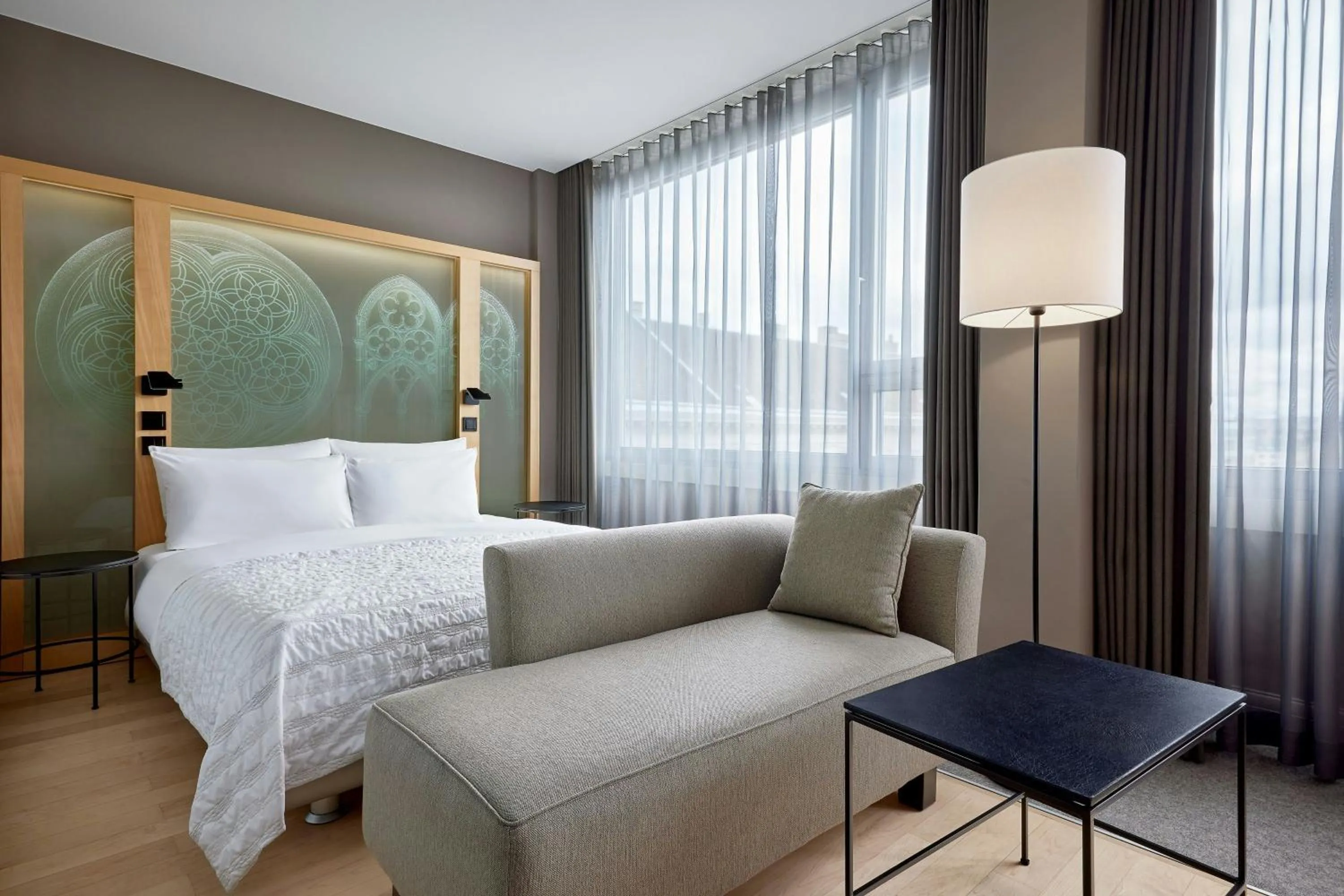 Photo of the whole room, Bed in Le Méridien Vienna