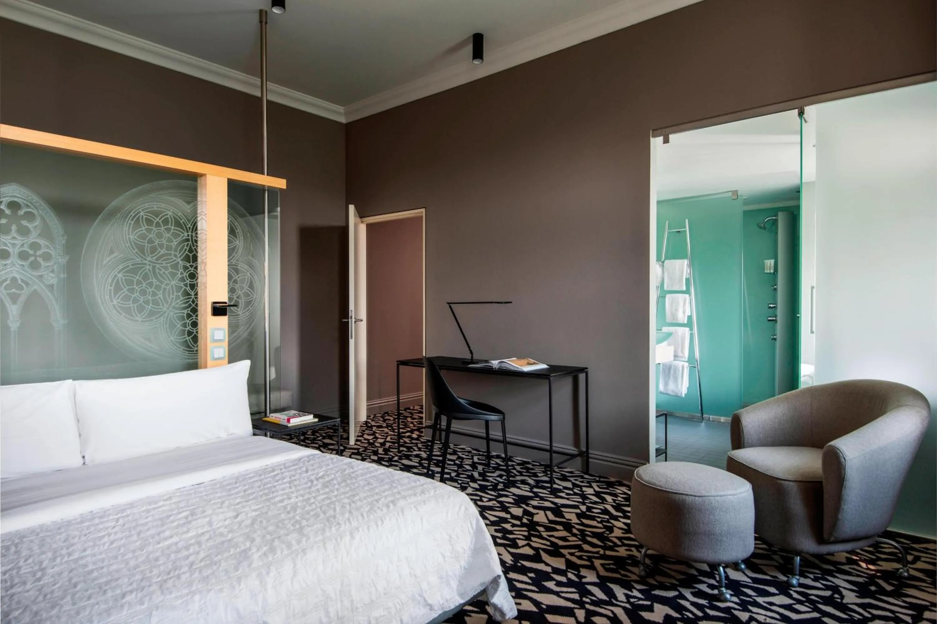 Photo of the whole room, Bed in Le Méridien Vienna