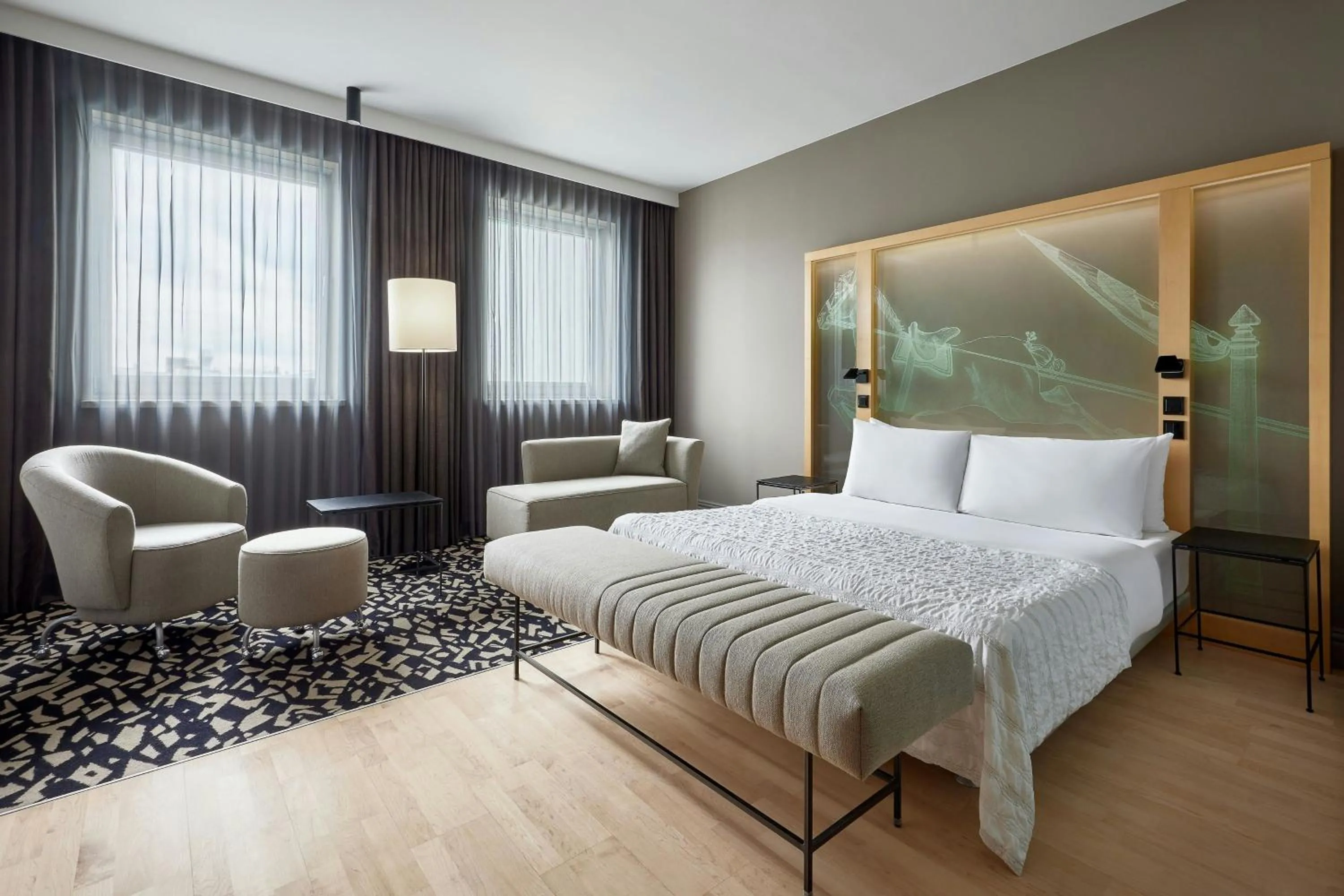 Photo of the whole room, Bed in Le Méridien Vienna