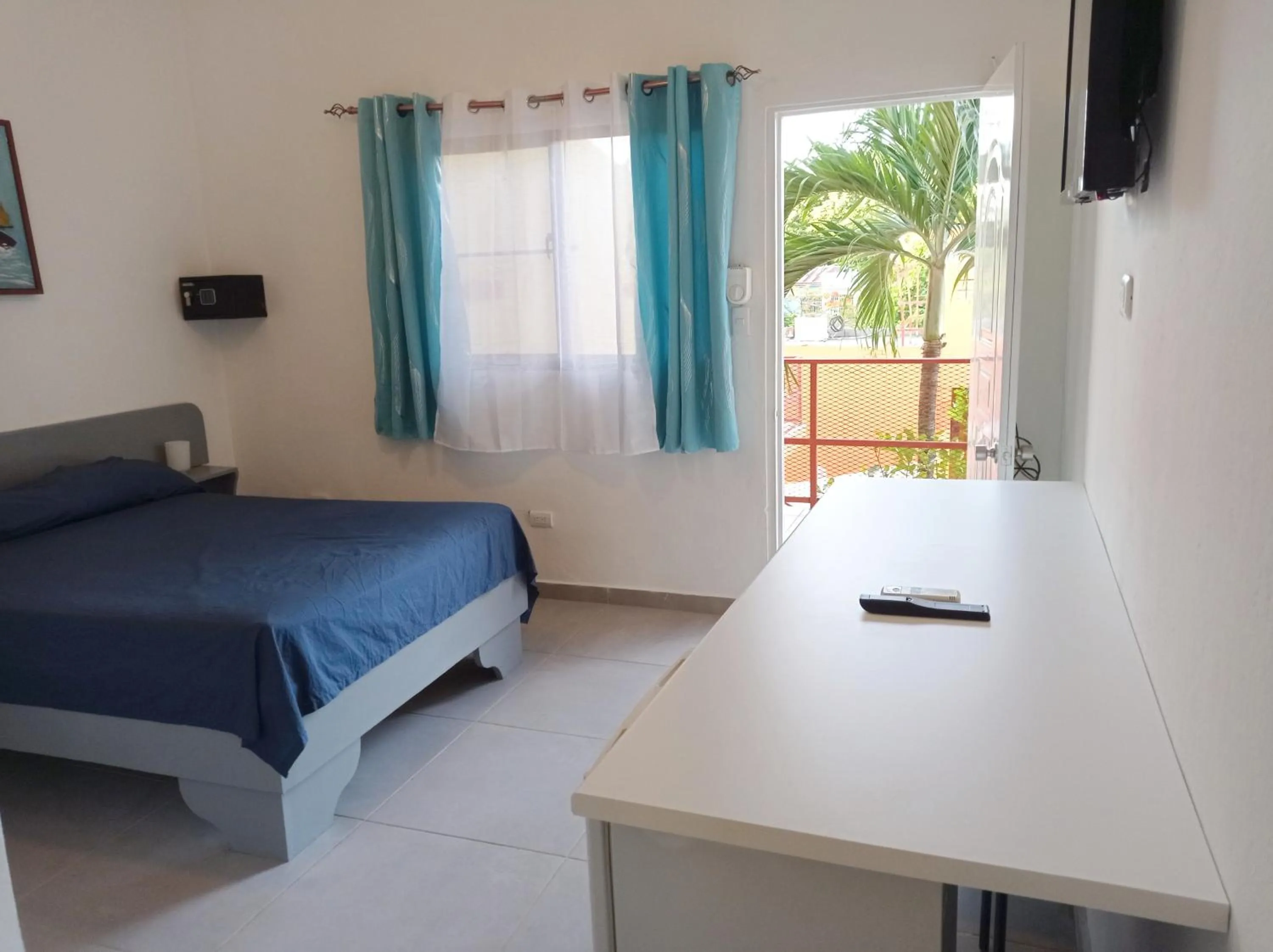 Photo of the whole room, Bed in Hotel Casa Coco